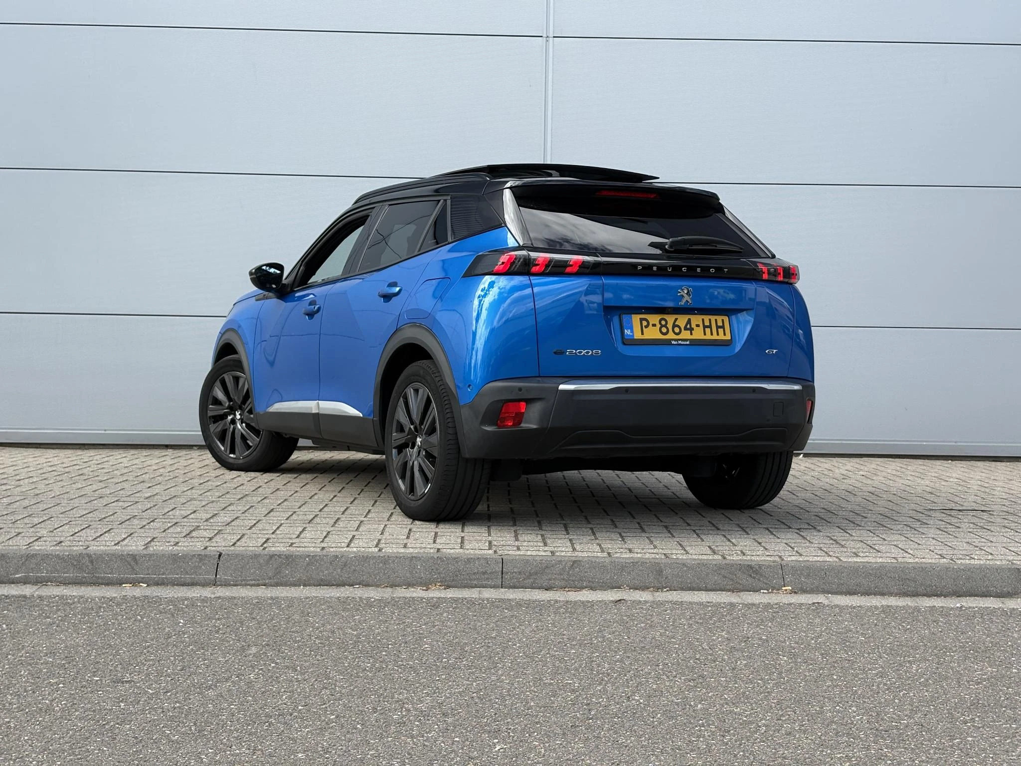 Peugeot-e-2008-image-3