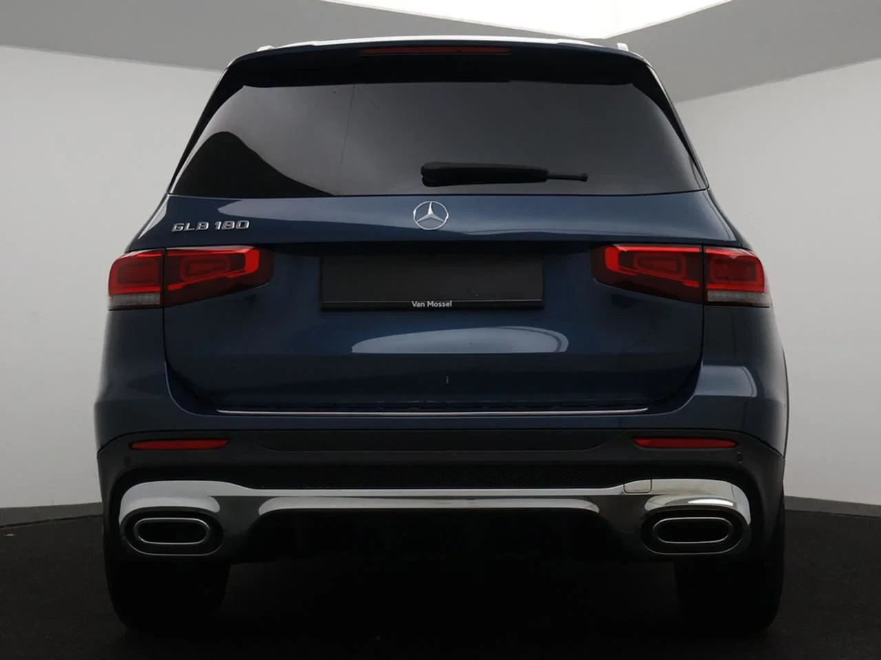 Mercedes-Benz-GLB-image-1