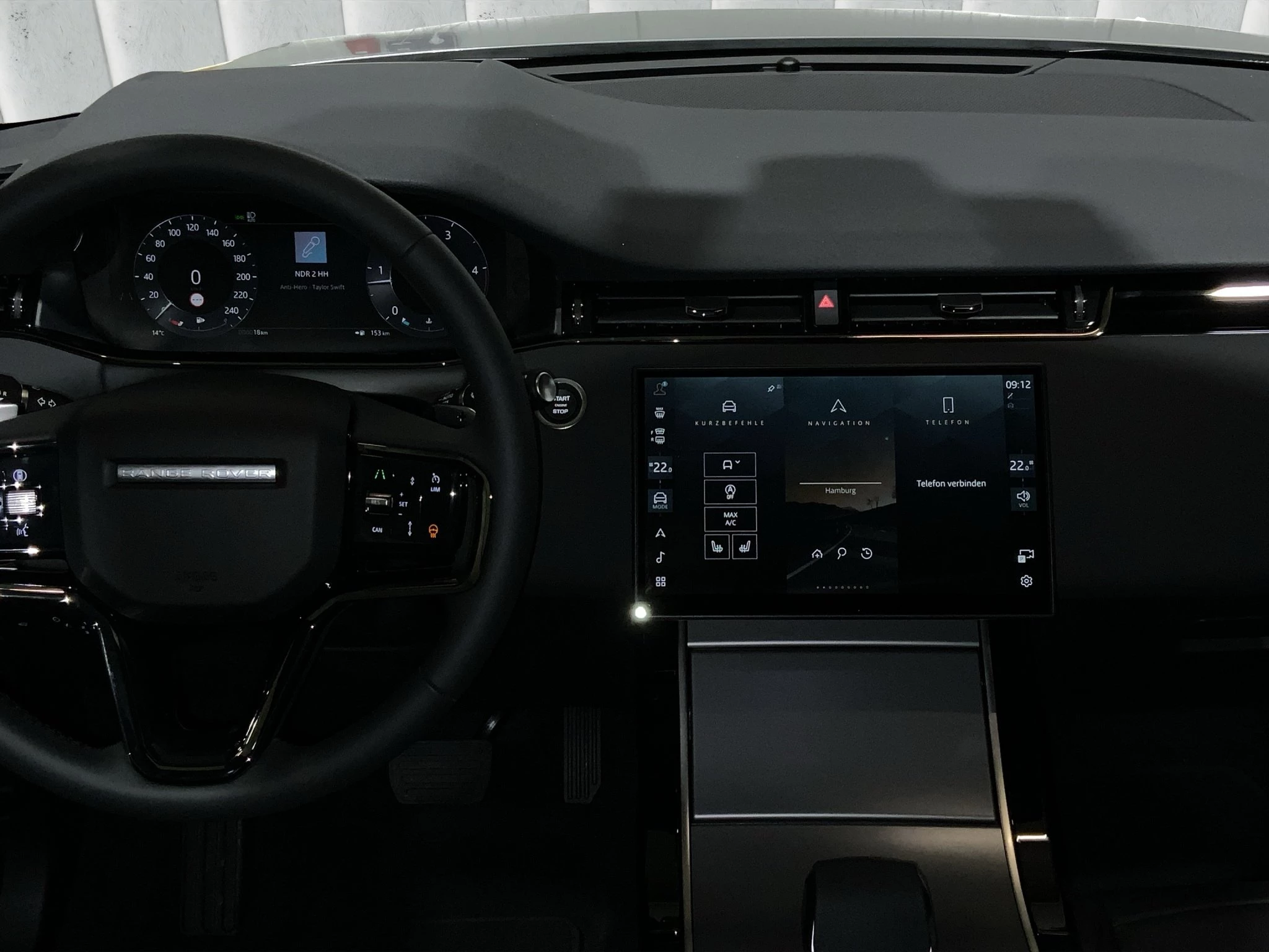 Land Rover-Range Rover Evoque-image-13