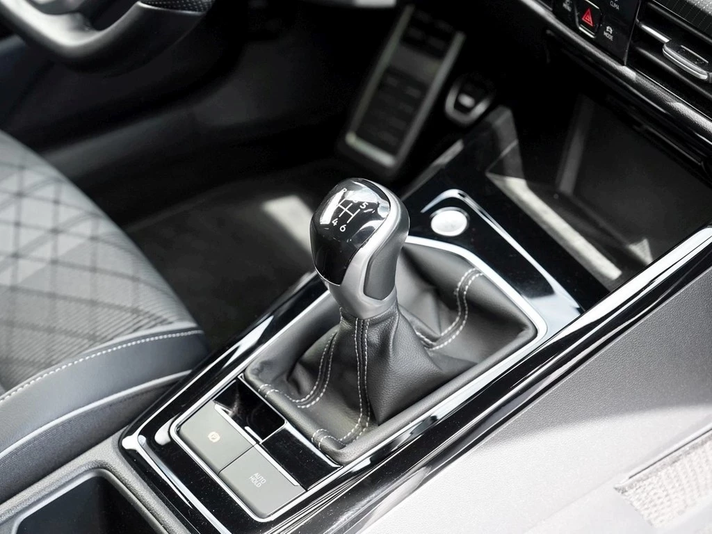 Volkswagen Golf VIII 1.5 TSI R-Line Navi/LED/SHZ
