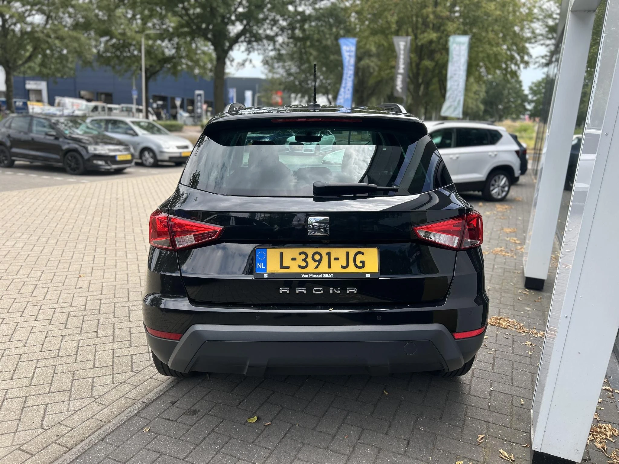SEAT-Arona-image-2