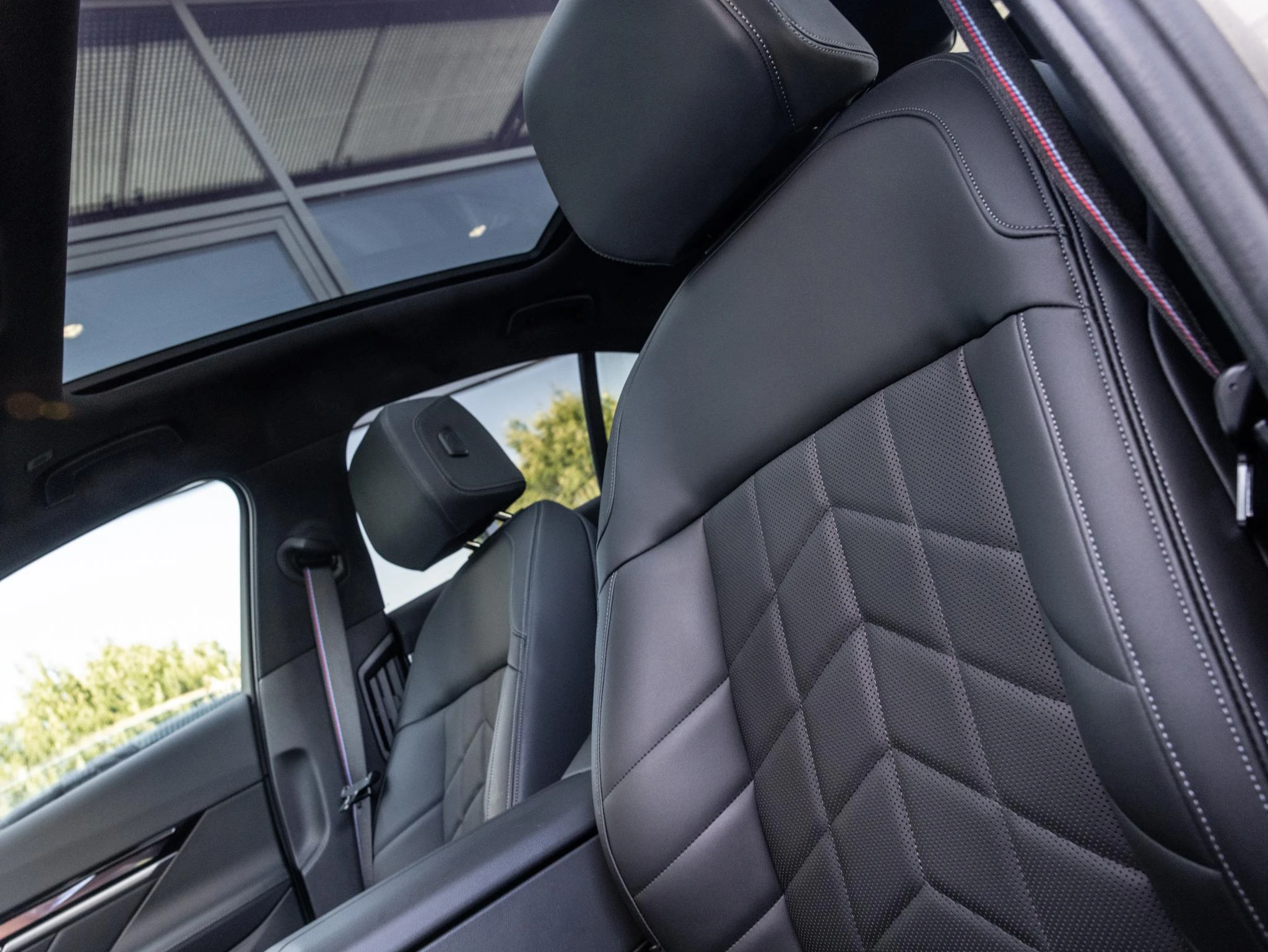 BMW-i5-image-25