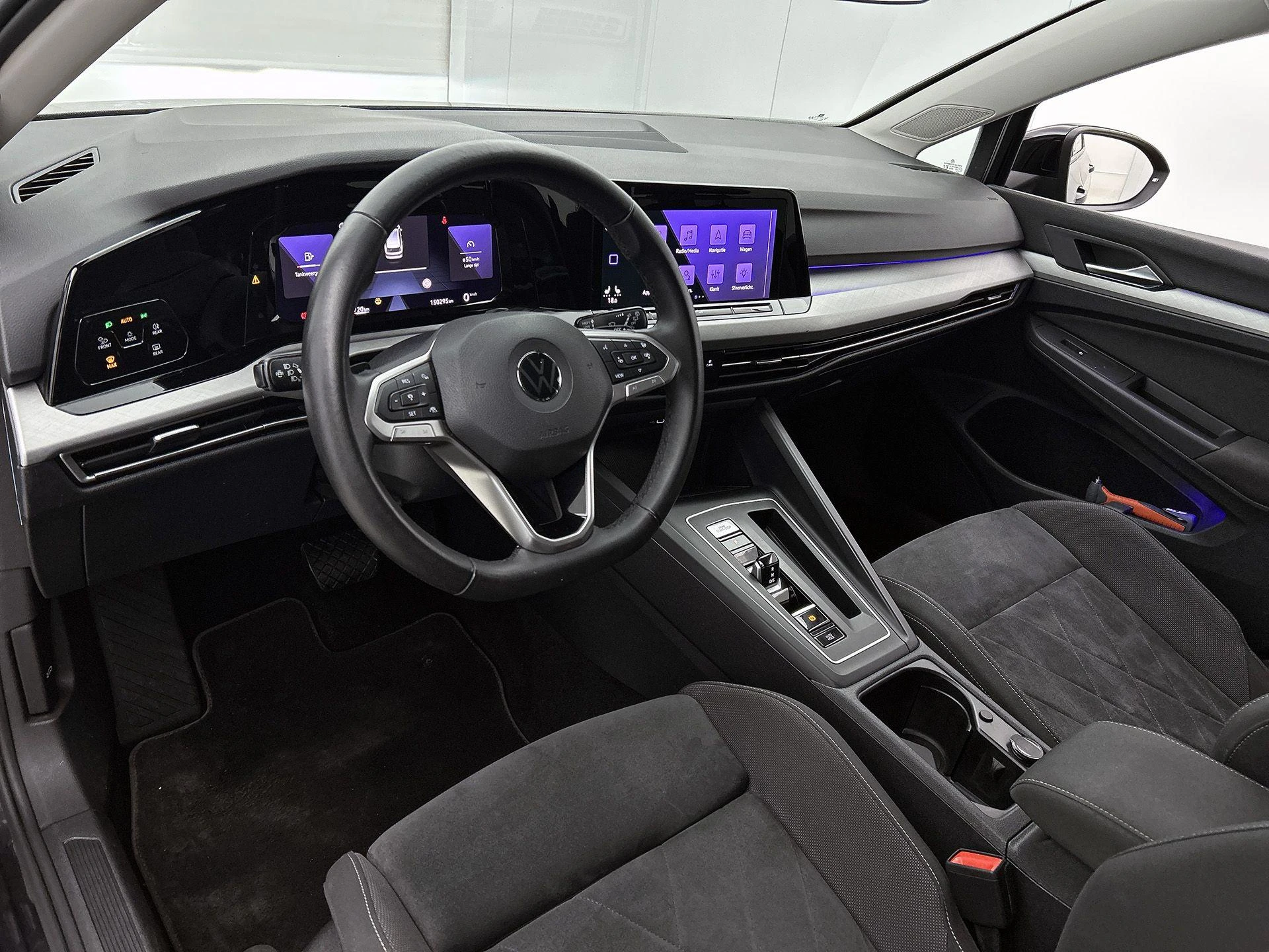 Volkswagen-Golf-image-17