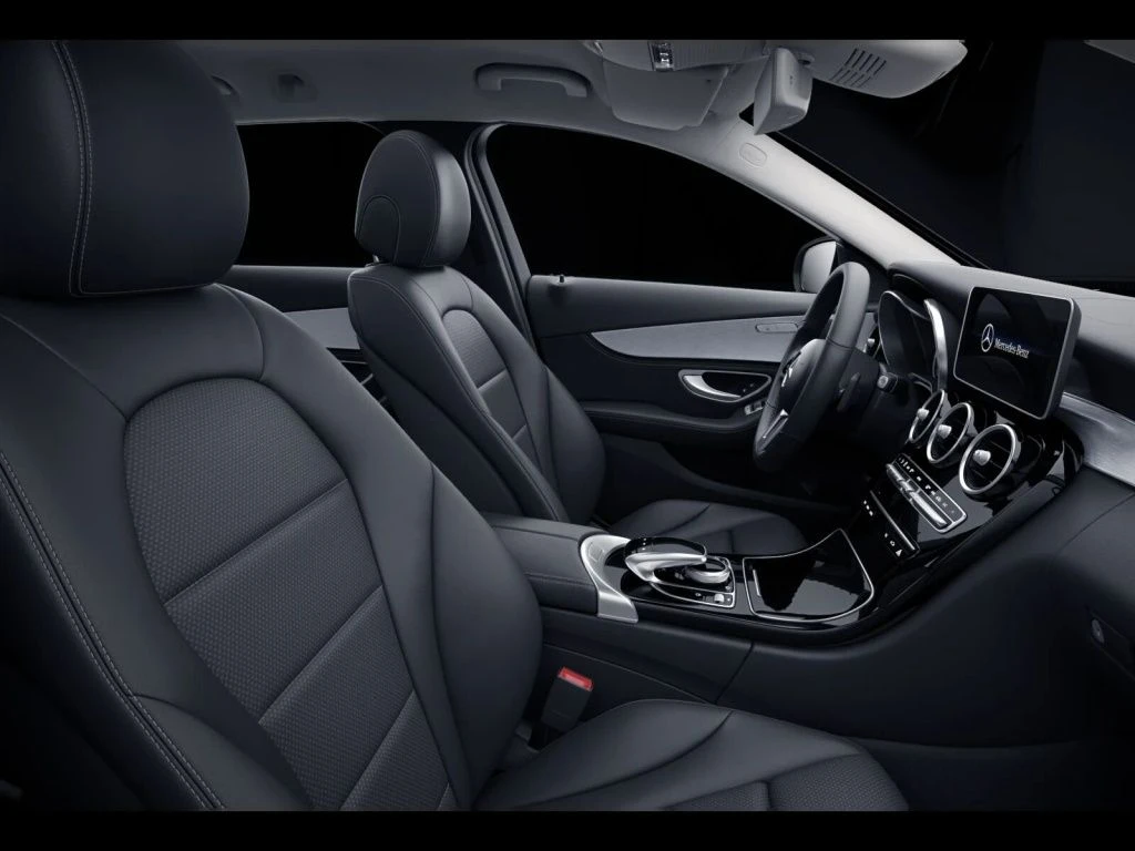 Mercedes-Benz-C-Klasse 300-image-8