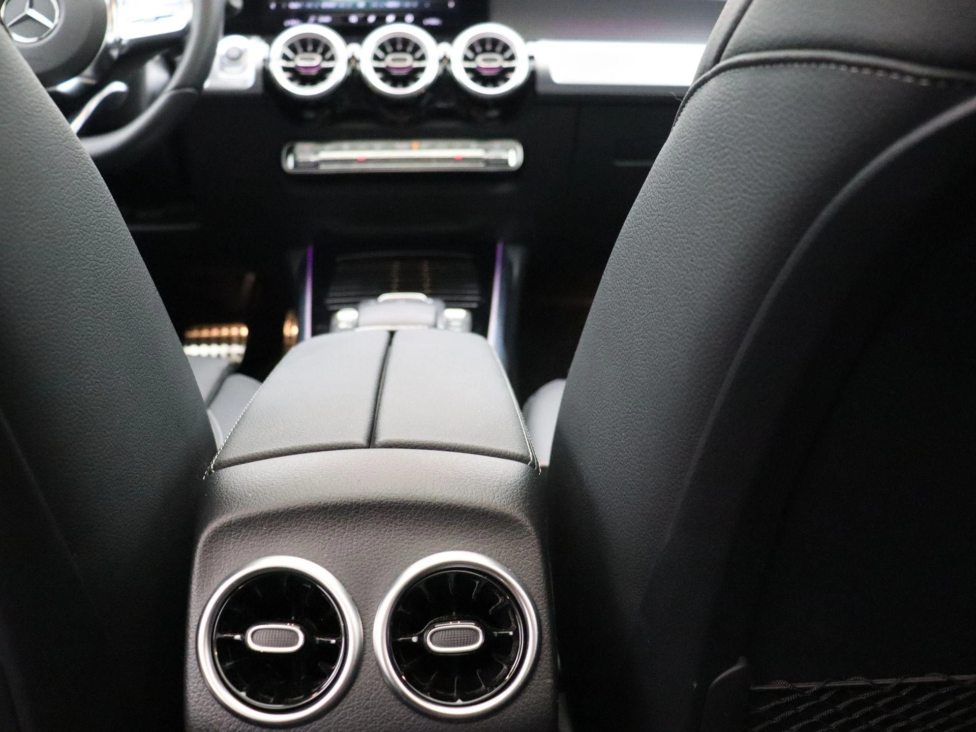 Mercedes-Benz EQB 350 4MATIC AMG Line + LEDER + PANO + BURMESTER + HEAD UP + CARPLAY +