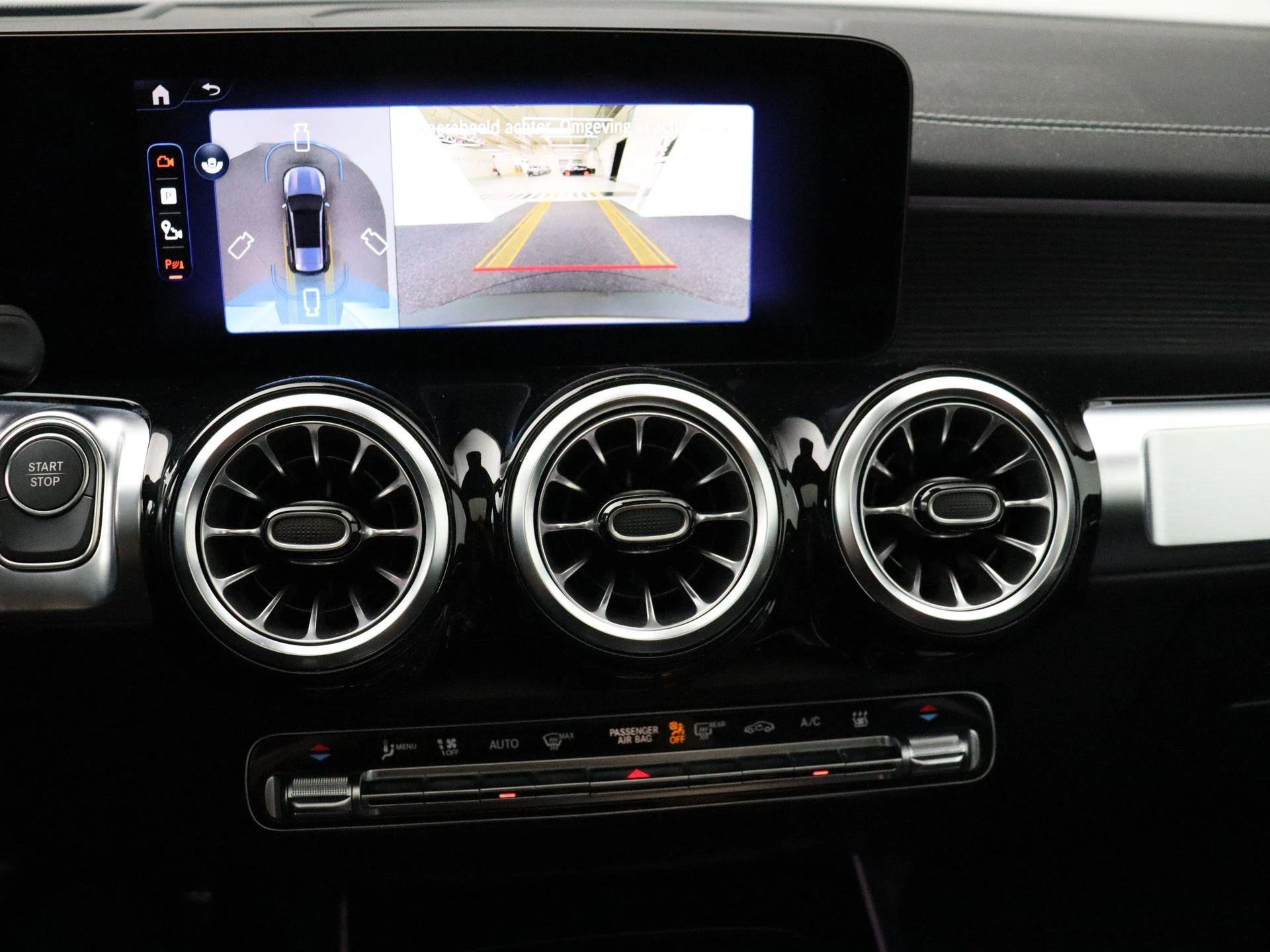Mercedes-Benz-EQB-image-16