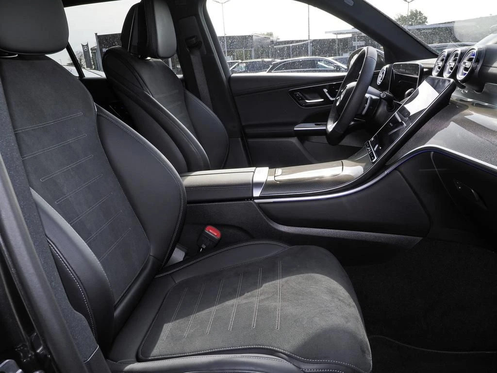 Mercedes-Benz-GLC 300 d-image-12