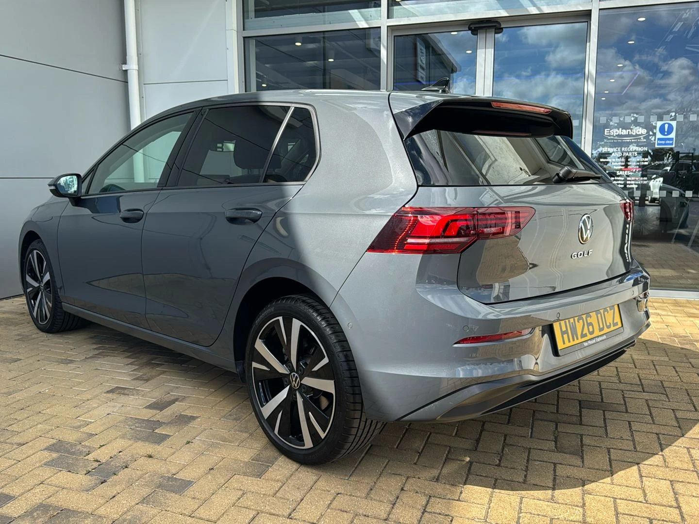 Volkswagen-Golf-image-2