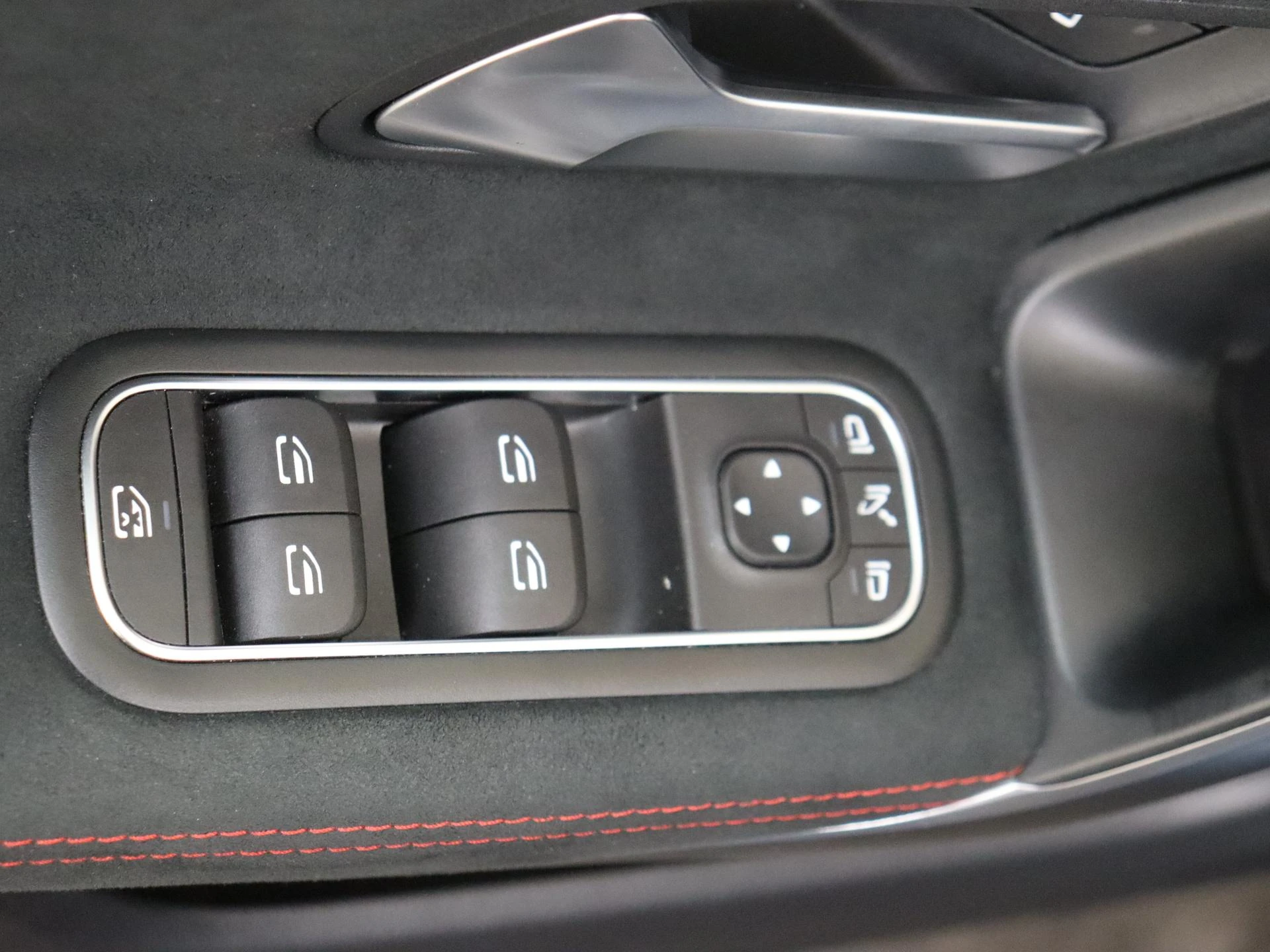 Mercedes-Benz-CLA-image-27