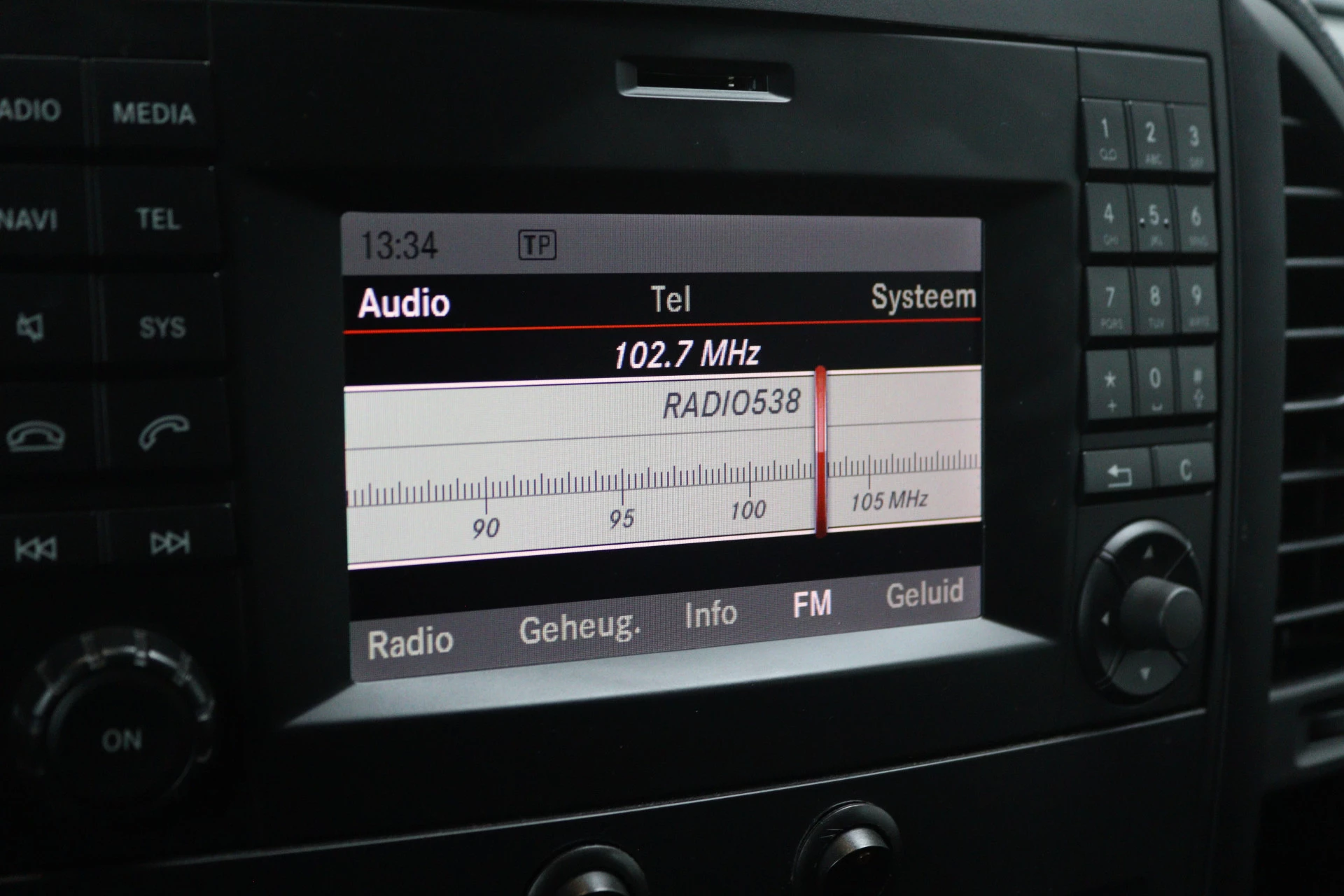 Mercedes-Benz-Vito-image-8