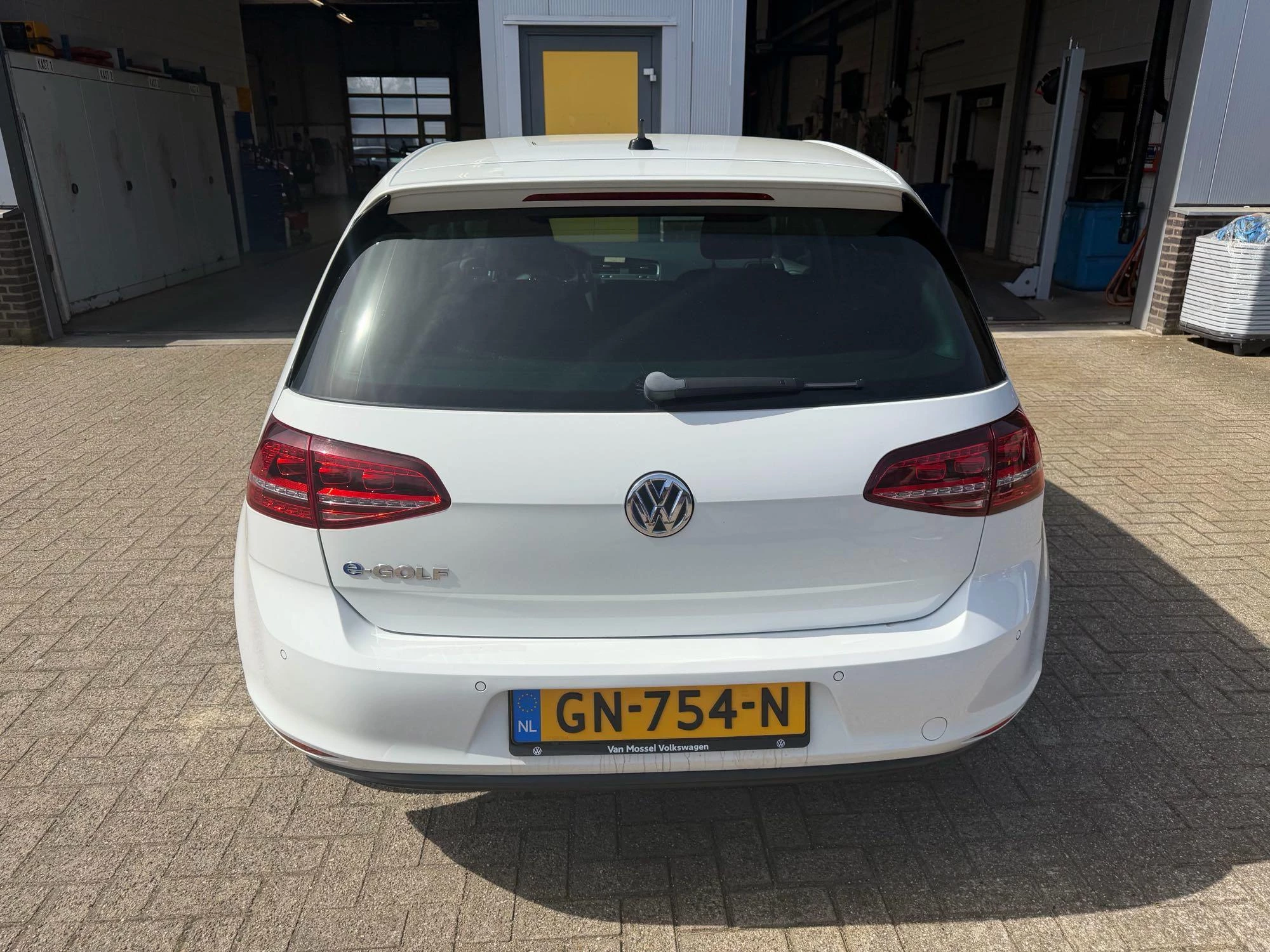 Volkswagen-e-Golf-image-3
