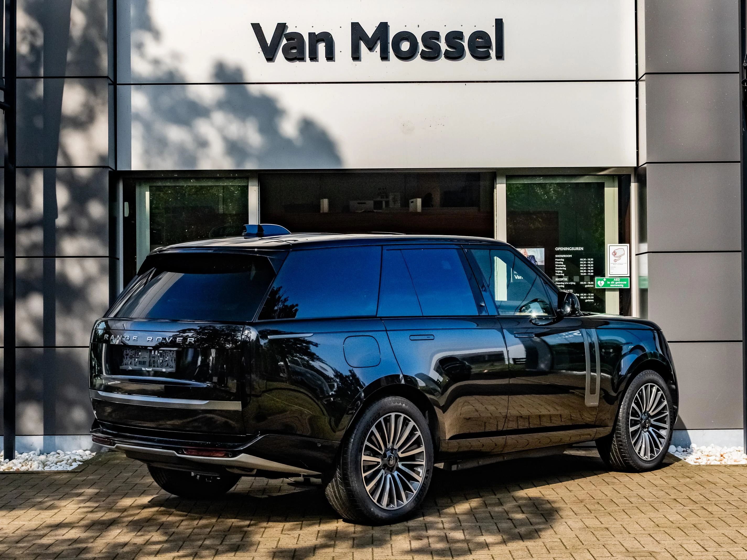 Land Rover-Range Rover-image-5