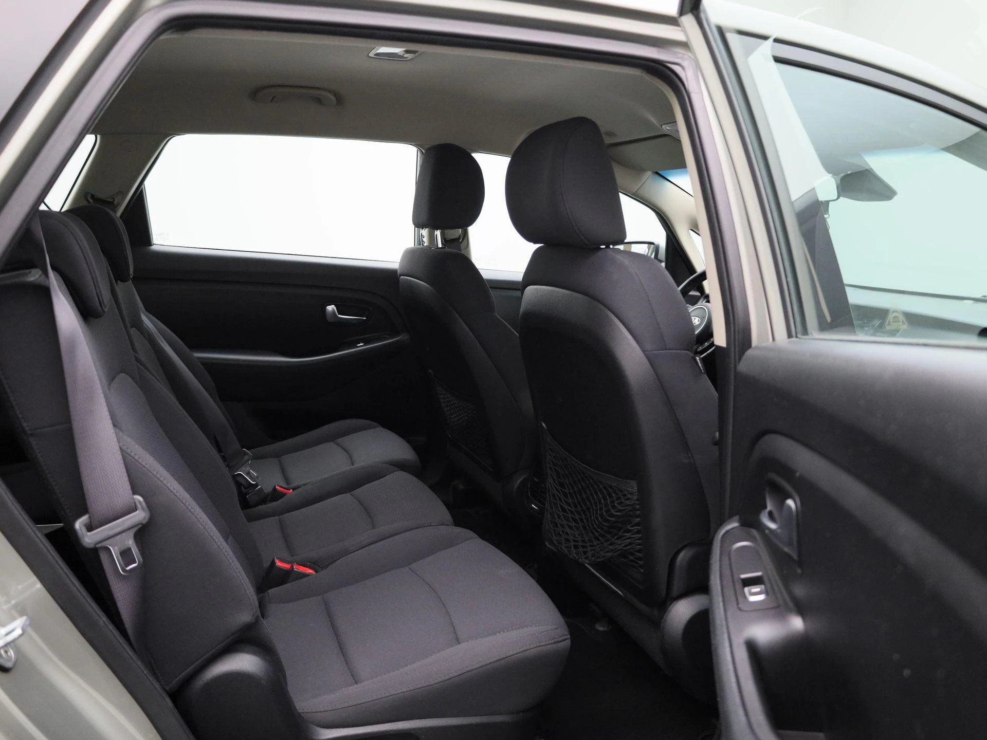 Kia-Carens-image-36