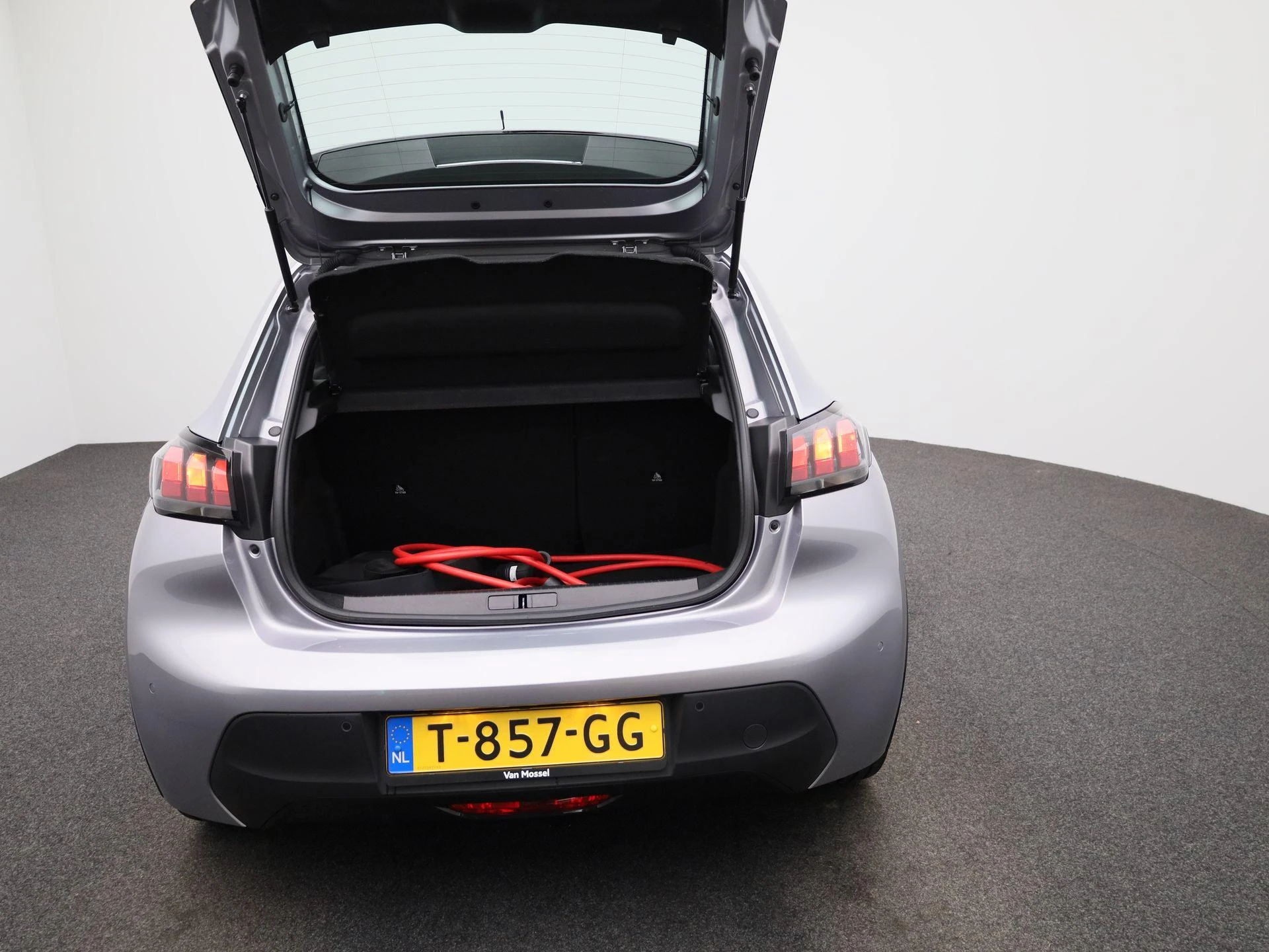 Peugeot-e-208-image-10