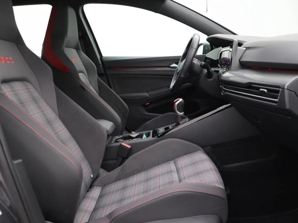 Volkswagen-Golf-image-12