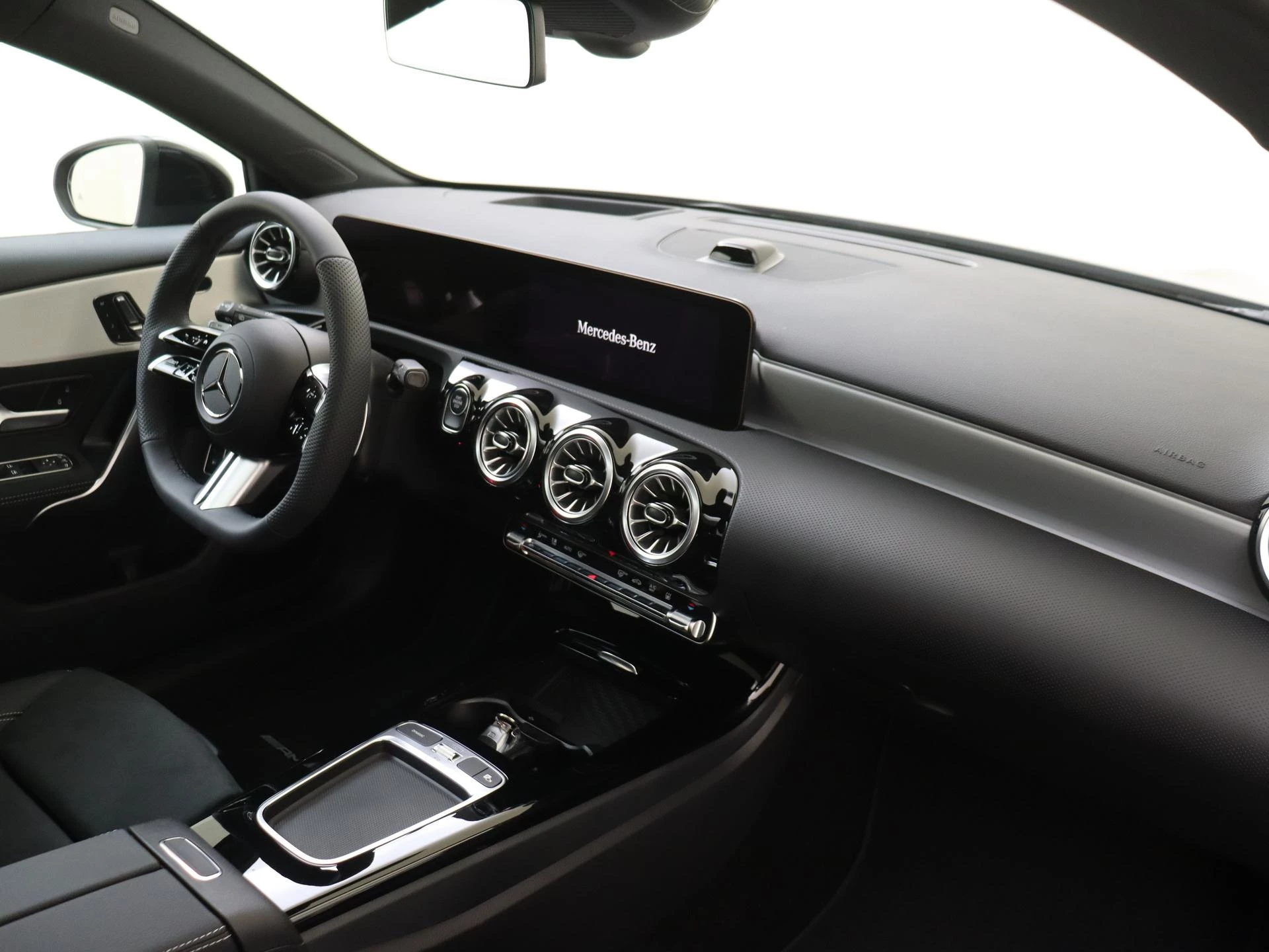 Mercedes-Benz-A-Klasse-image-4
