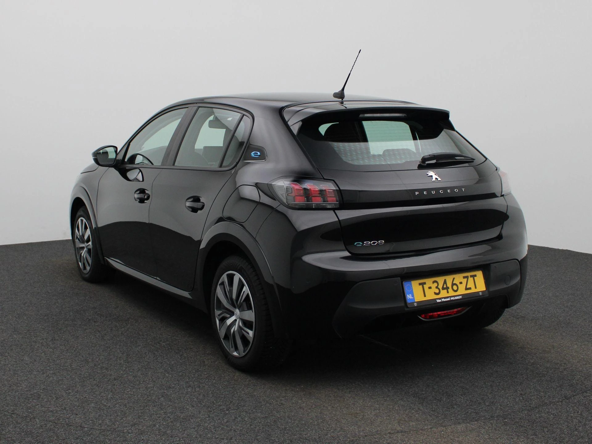Peugeot-e-208-image-2