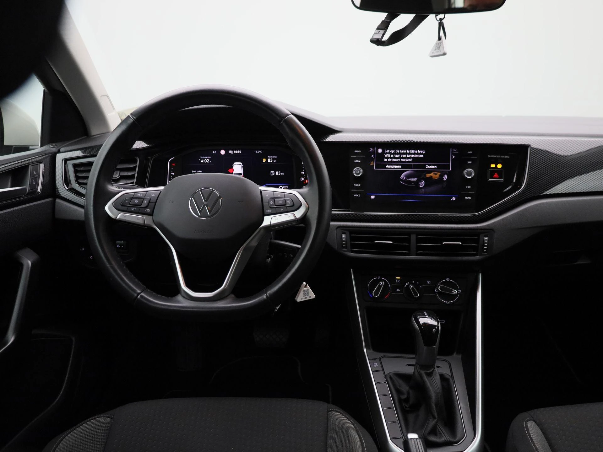 Volkswagen-Polo-image-7