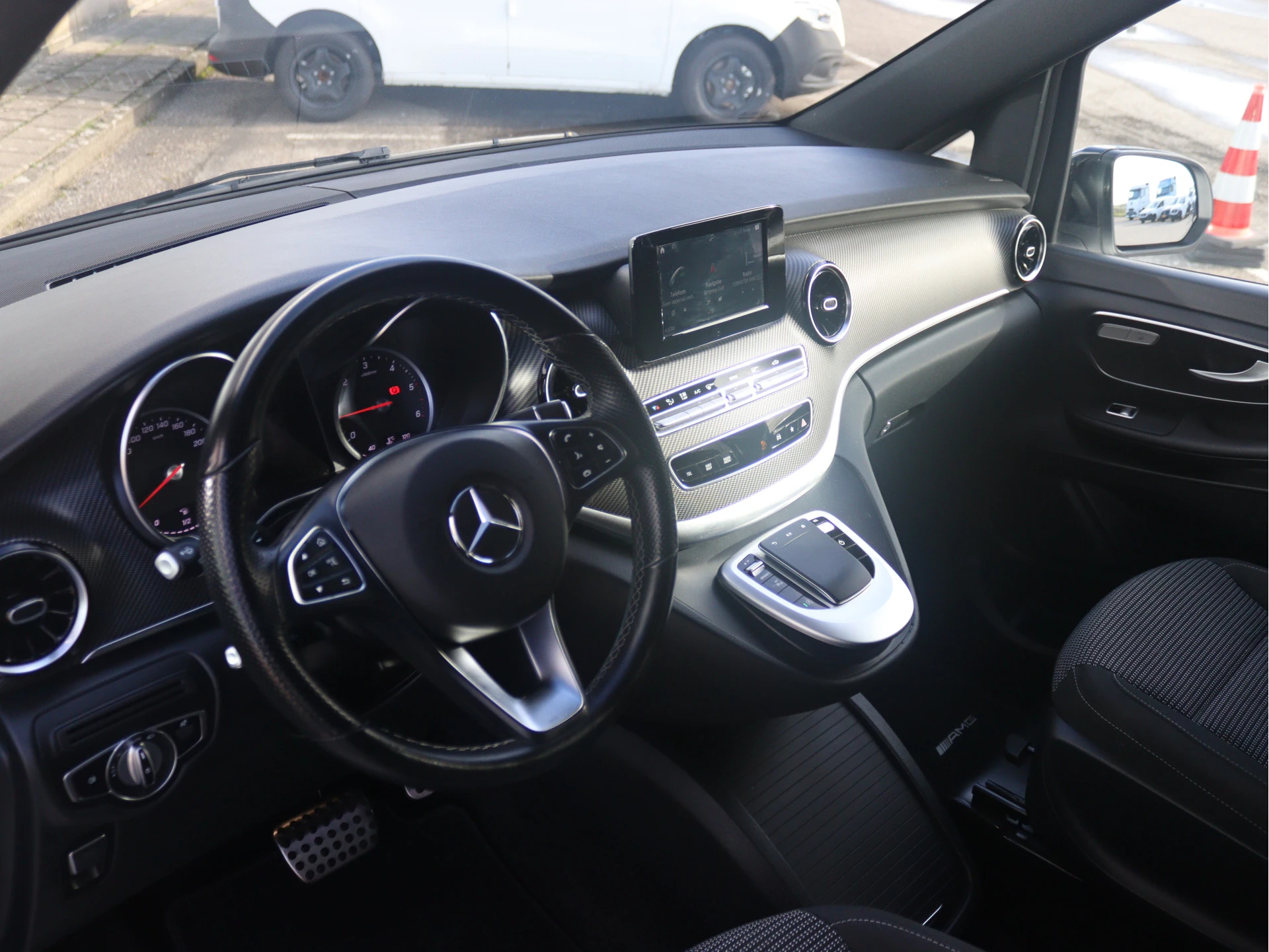 Mercedes-Benz-V-Klasse-image-3