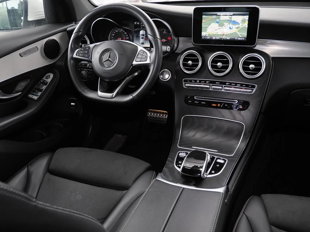 Mercedes-Benz-GLC 220 d-image-9