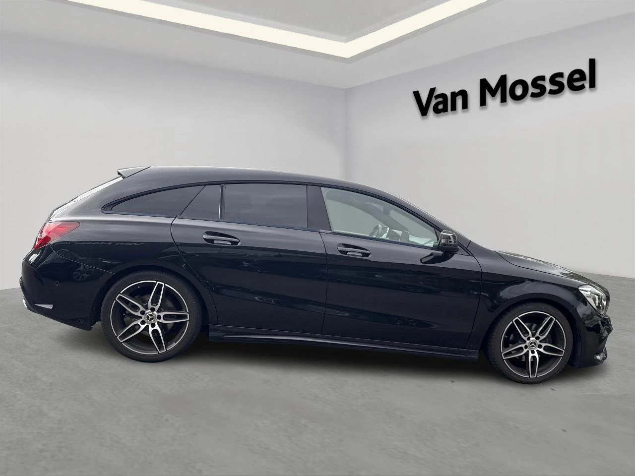 Mercedes-Benz-CLA-image-4