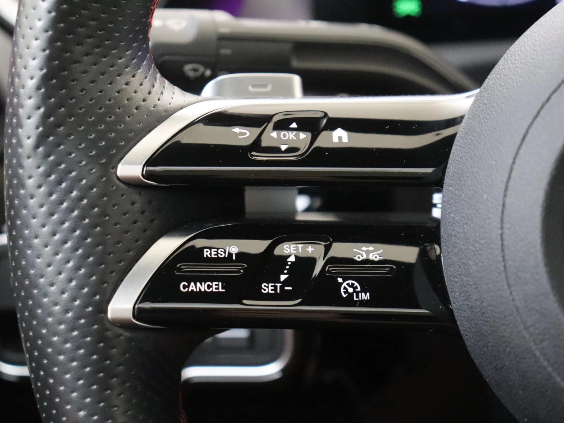 Mercedes-Benz-CLA-image-12