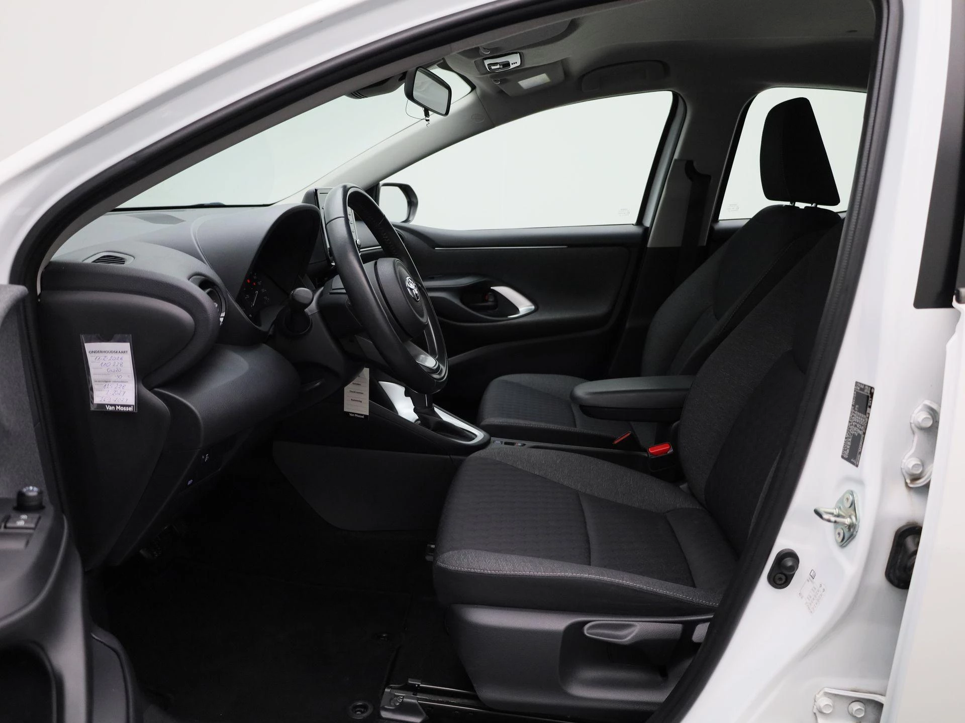 Toyota-Yaris-image-8