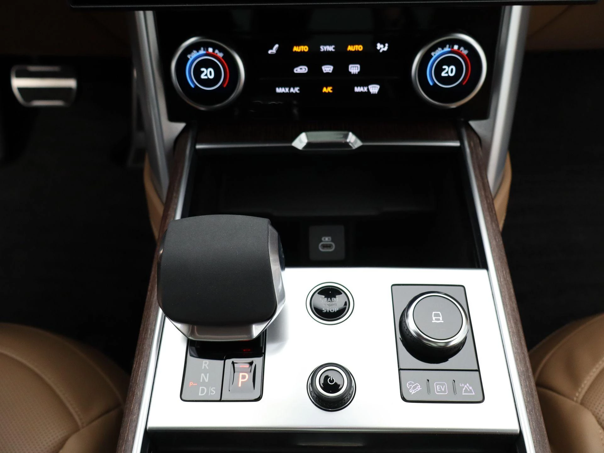 Land Rover-Range Rover-image-10