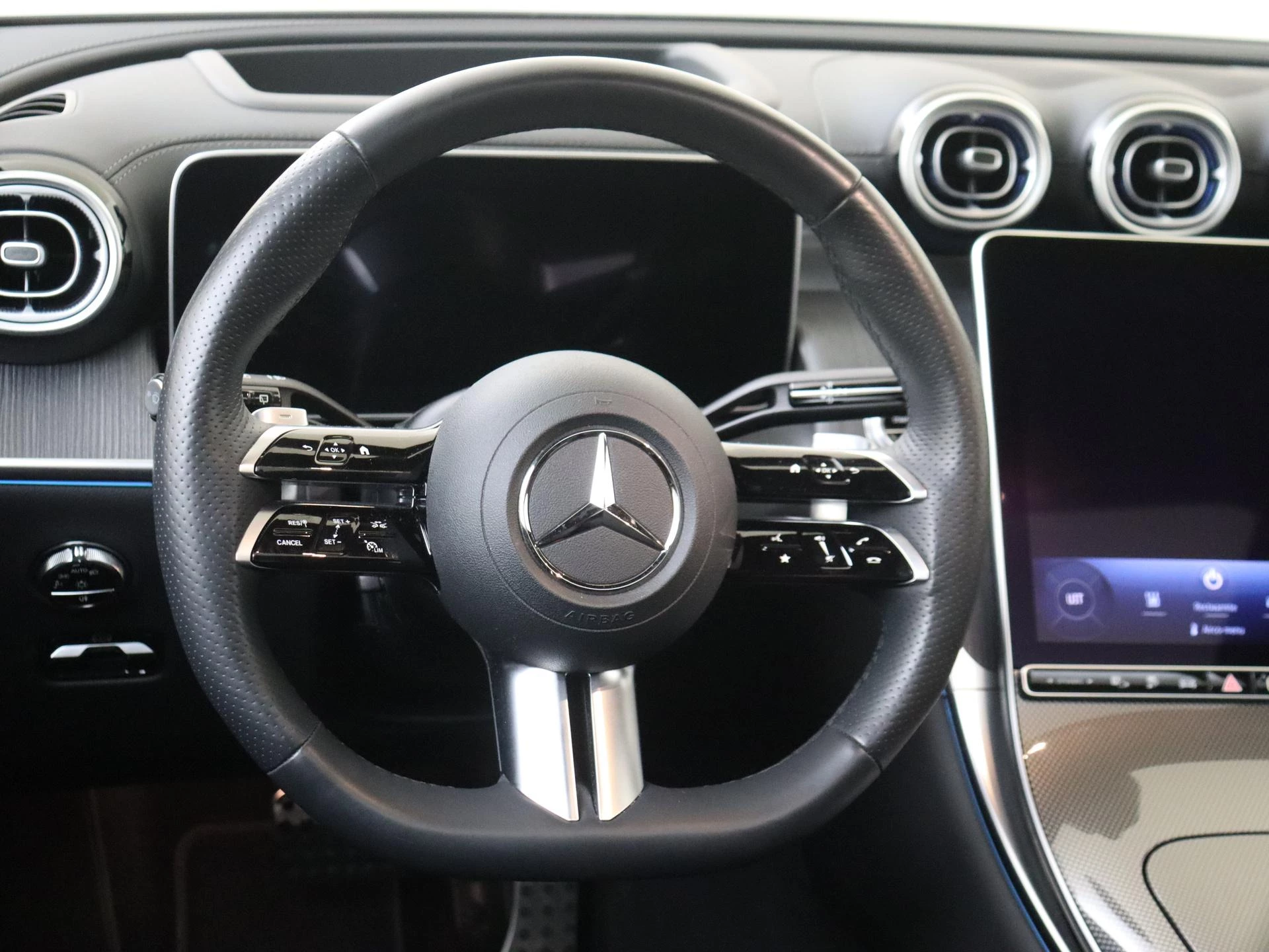 Mercedes-Benz-GLC-image-12