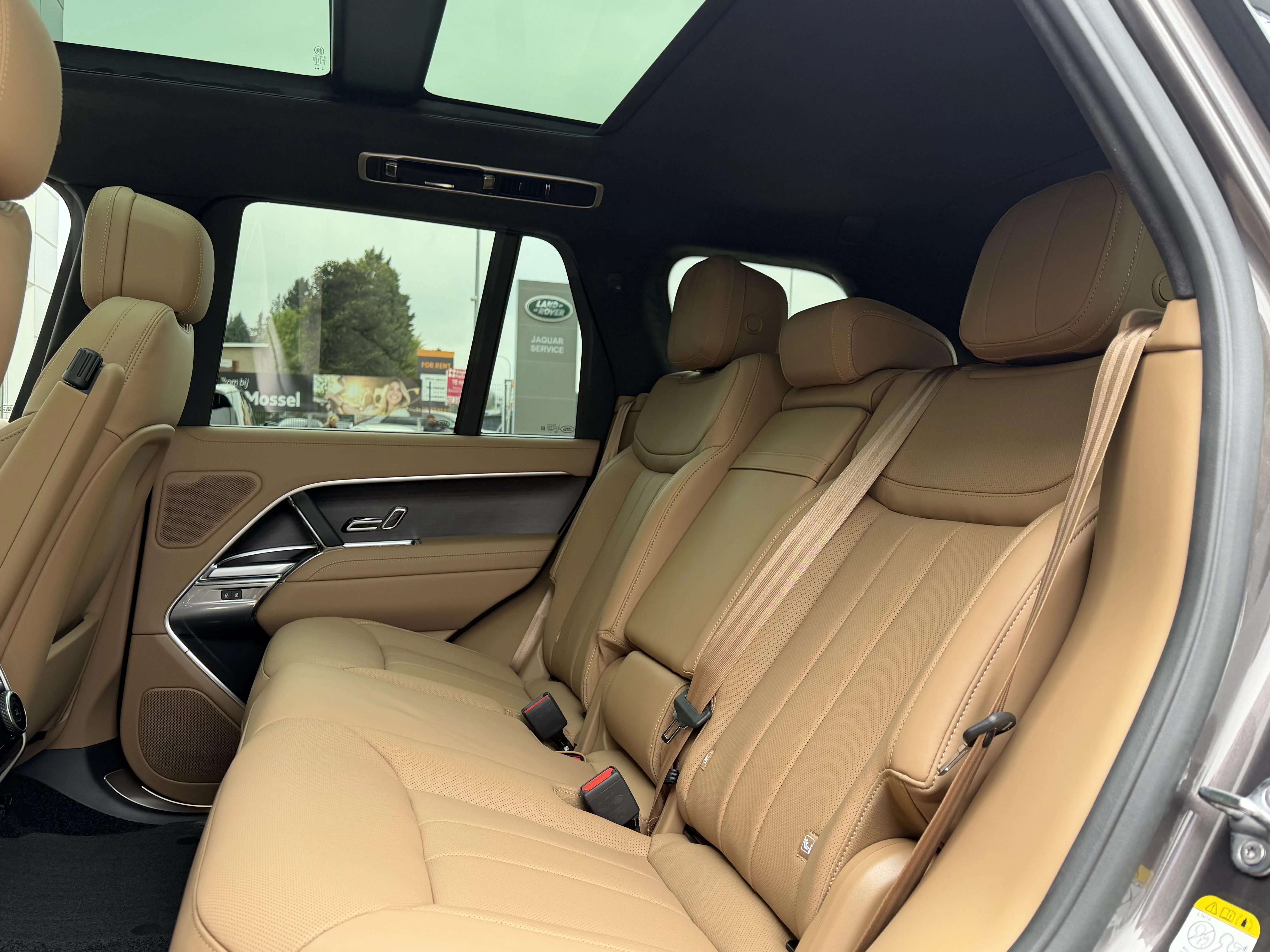 Land Rover-Range Rover-image-11
