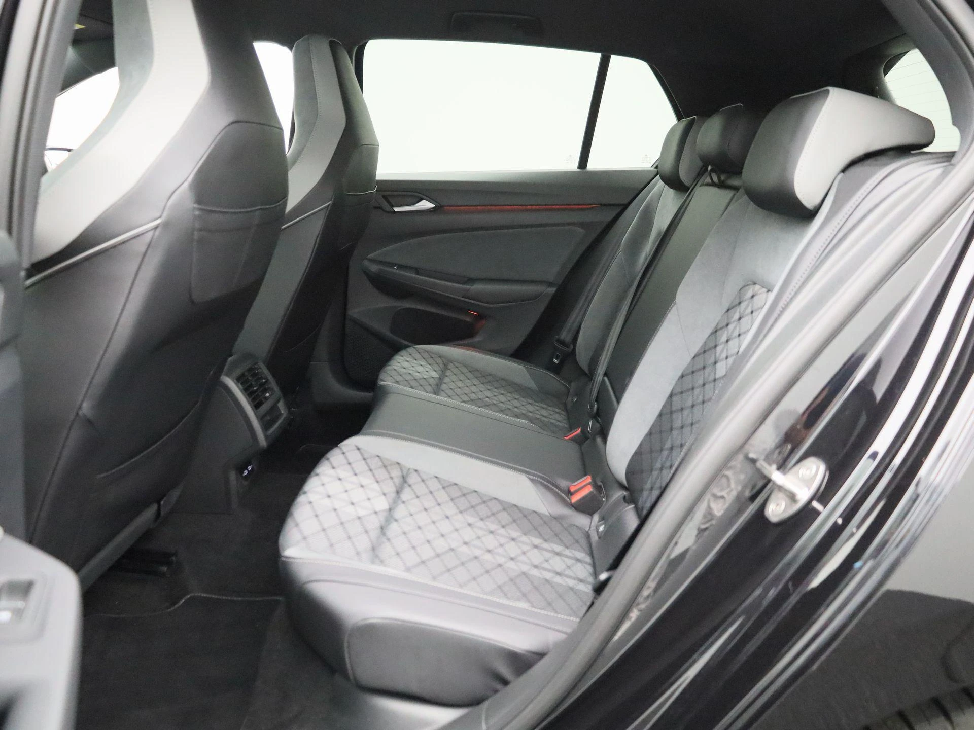 Volkswagen-Golf-image-10