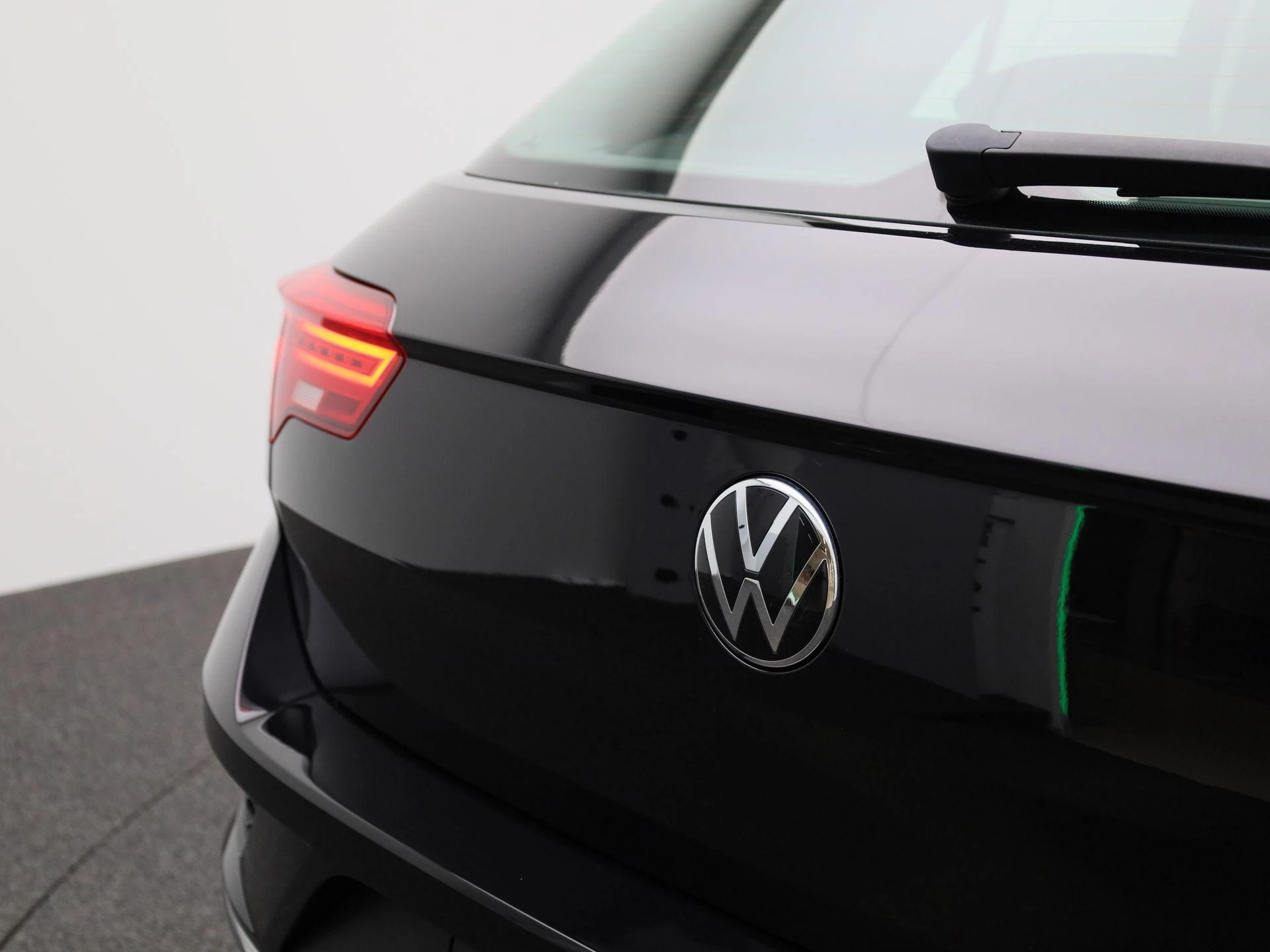 Volkswagen-T-Roc-image-34