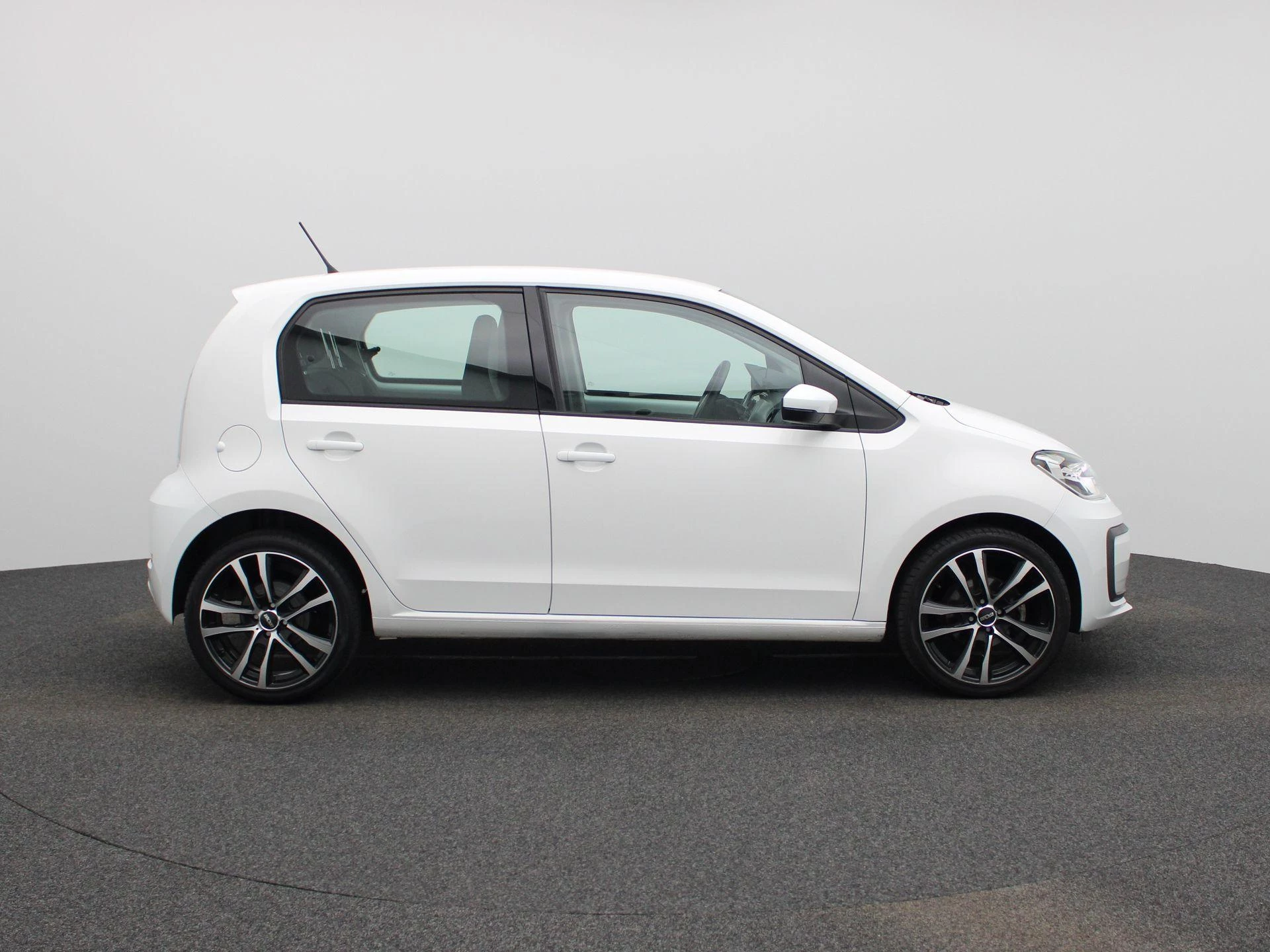 Volkswagen-up!-image-5