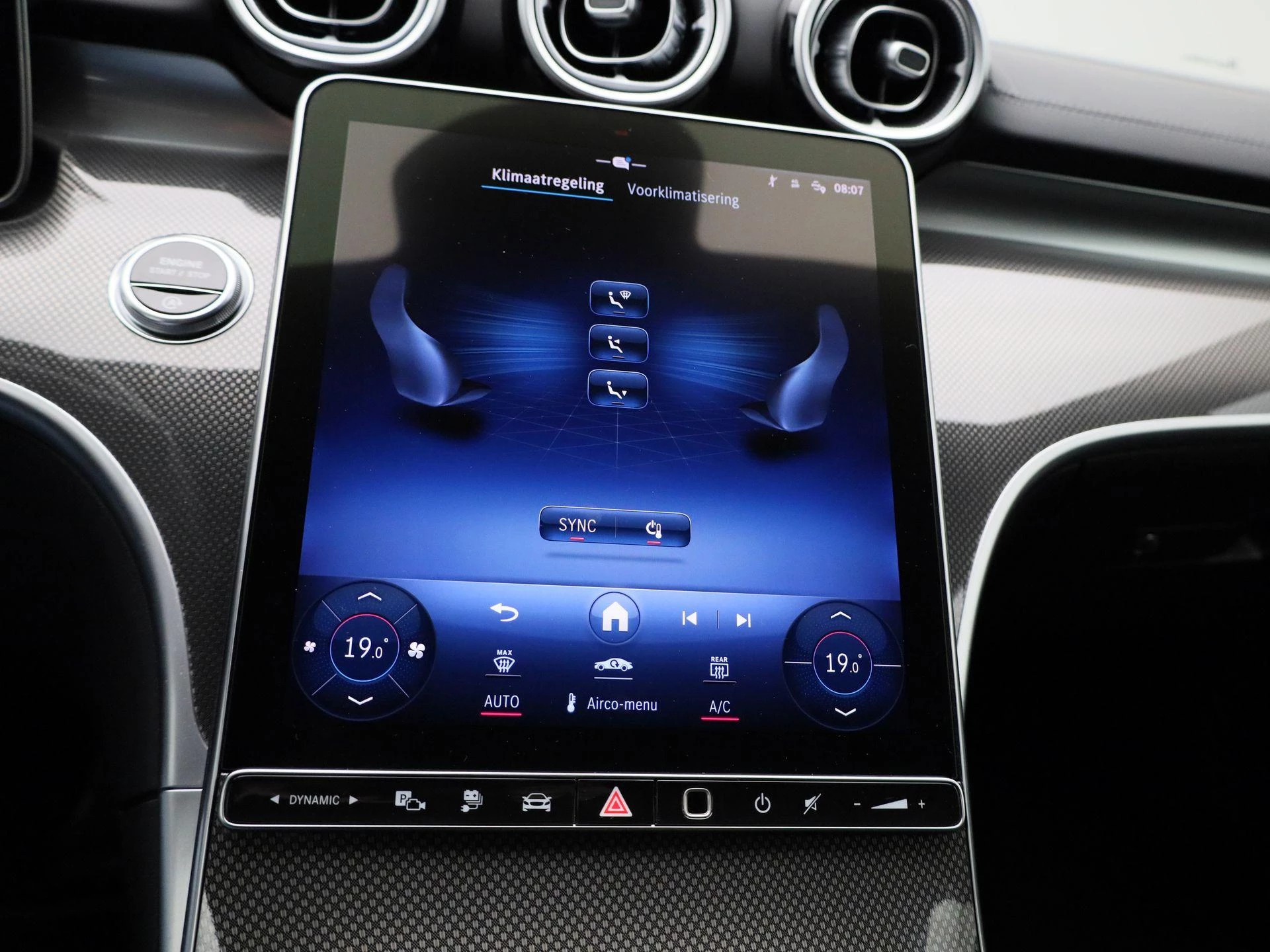 Mercedes-Benz-C-Klasse-image-18