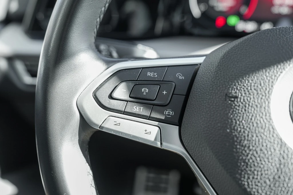 Volkswagen-Golf-image-16