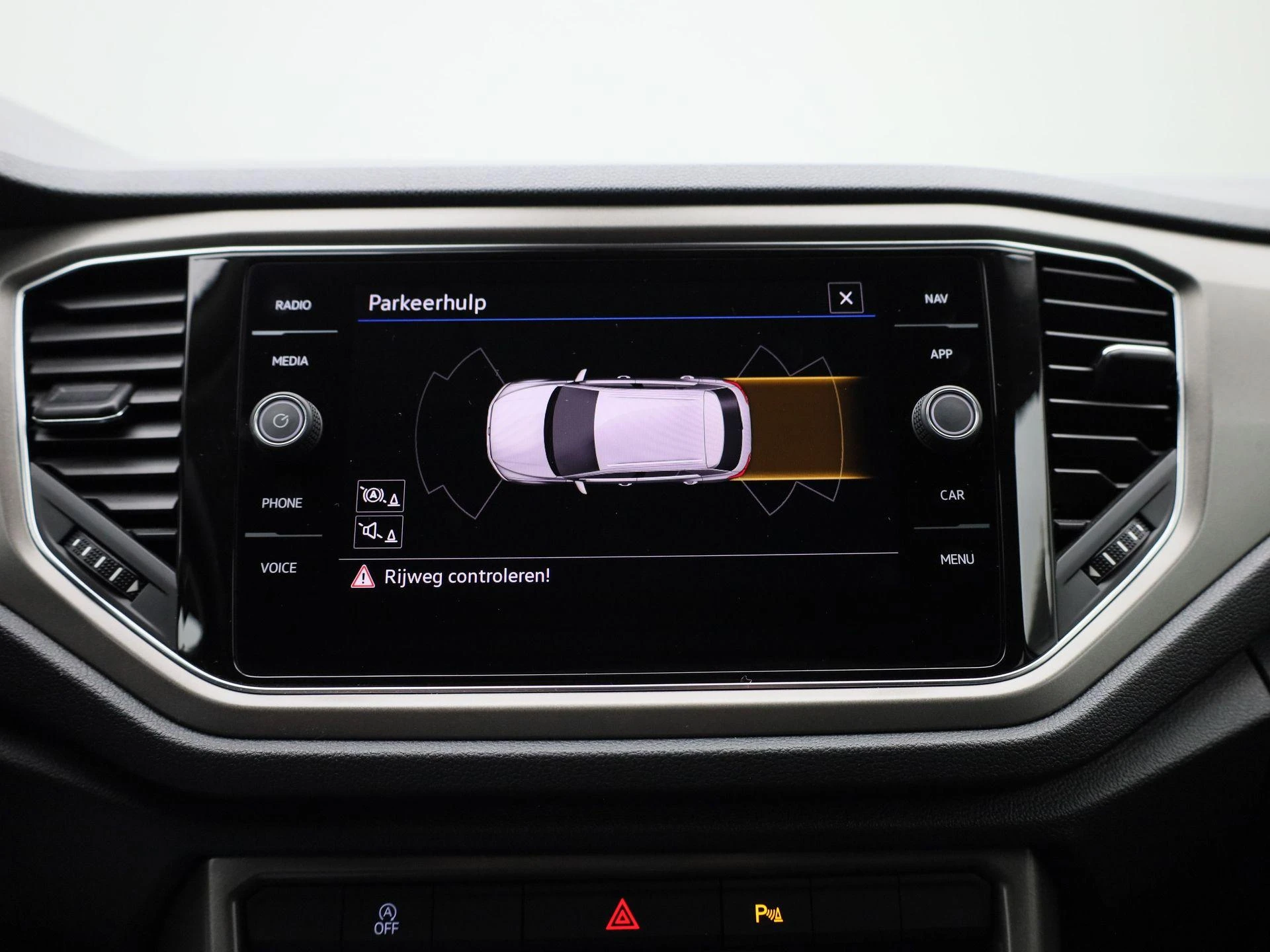 Volkswagen-T-Roc-image-29