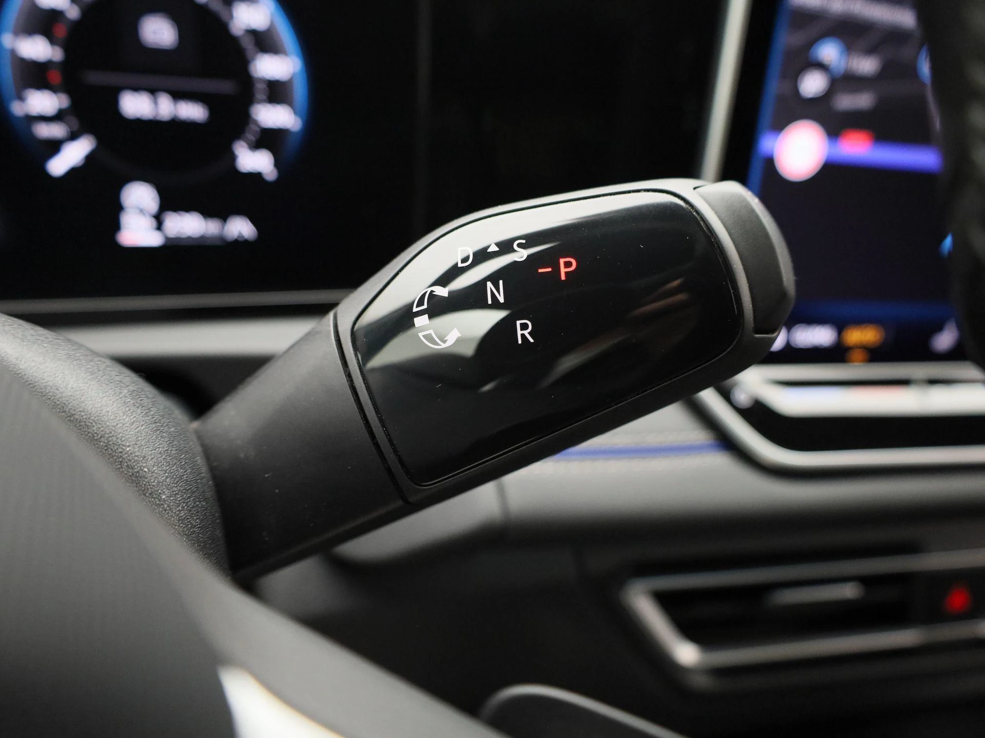 Volkswagen-Tiguan-image-18