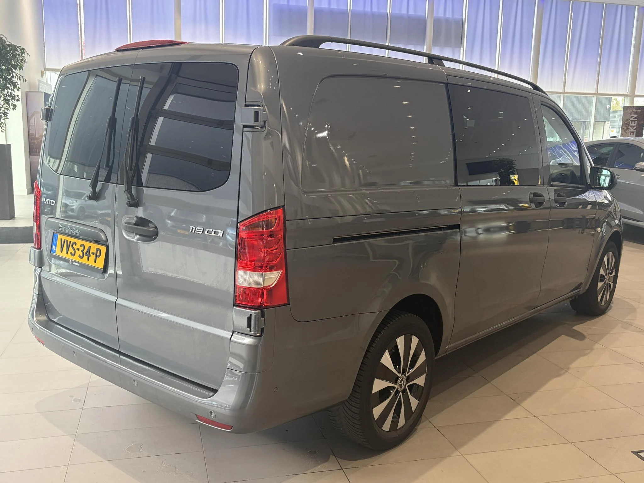 Mercedes-Benz-Vito-image-4