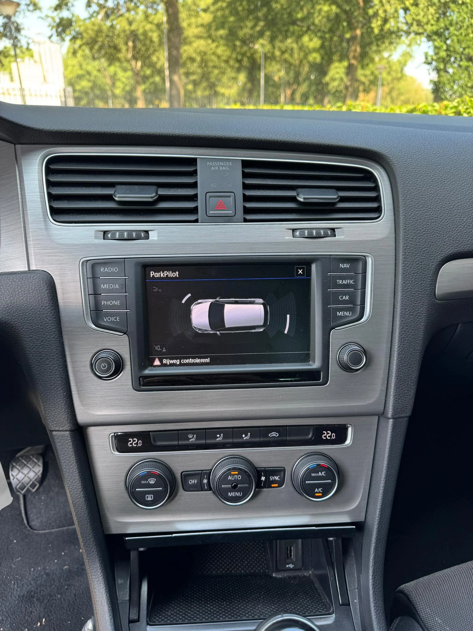 Volkswagen-Golf-image-8