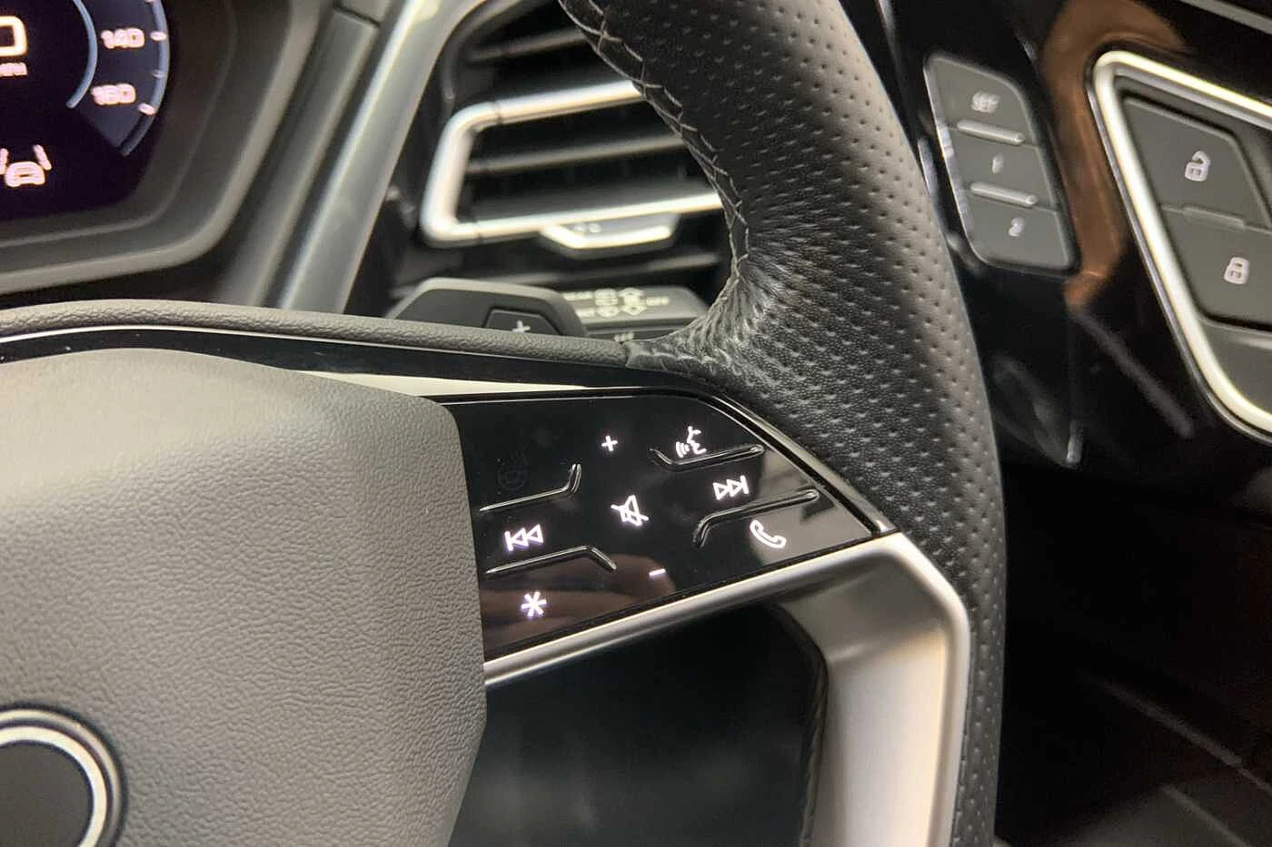 Audi-Q4 e-tron-image-25