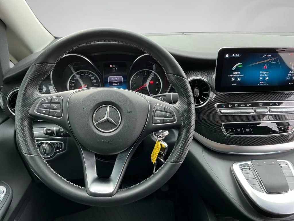 Mercedes-Benz-V-Klasse 300-image-12