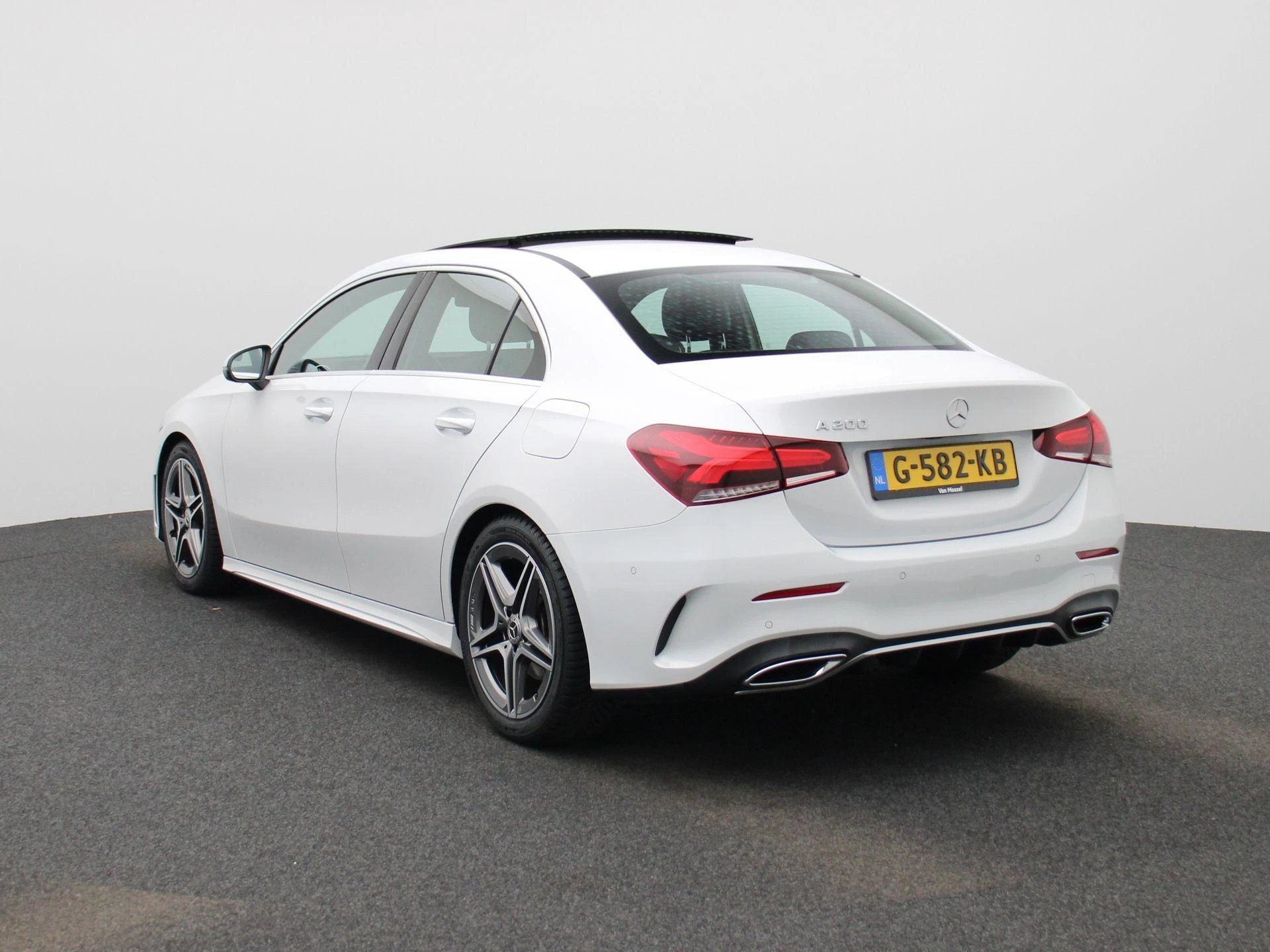 Mercedes-Benz-A-Klasse-image-1