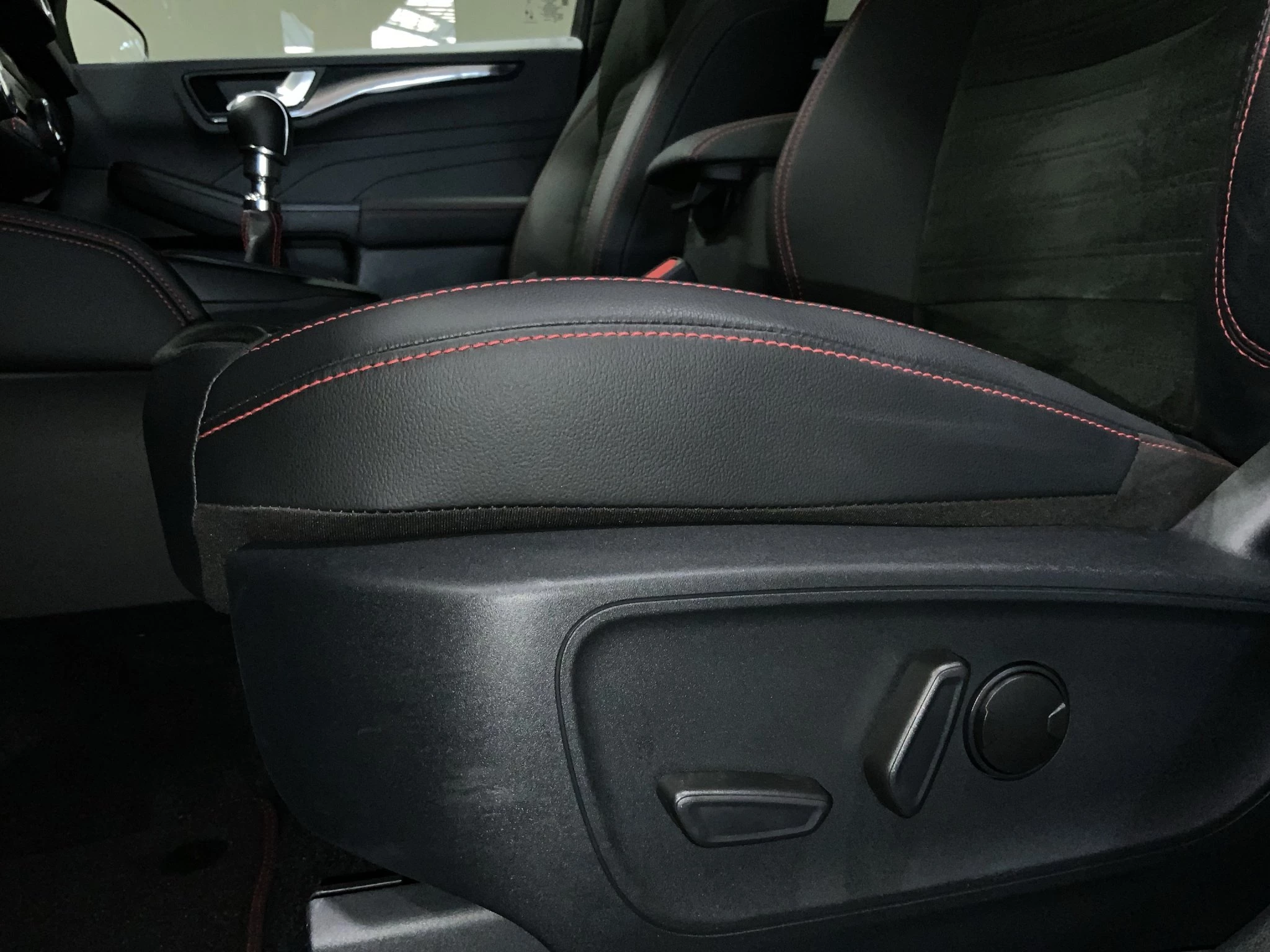 Ford Kuga ST-Line X*PANO*AHK*KAM*ACC*NAVI*SOUND-SYS.