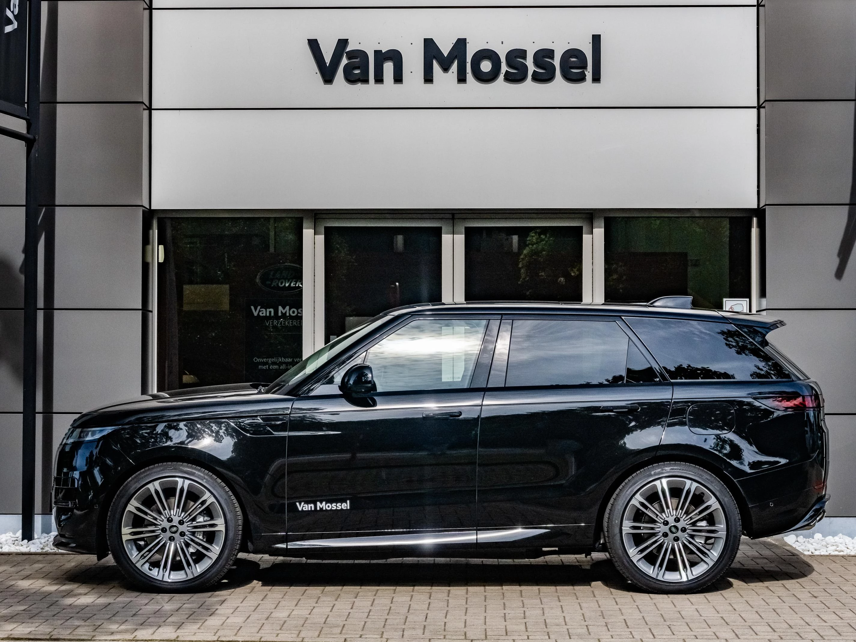 Land Rover Range Rover Sport P460e Dynamic Edition