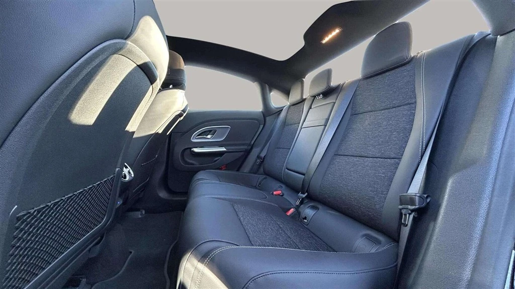 Mercedes-Benz-CLA-image-22