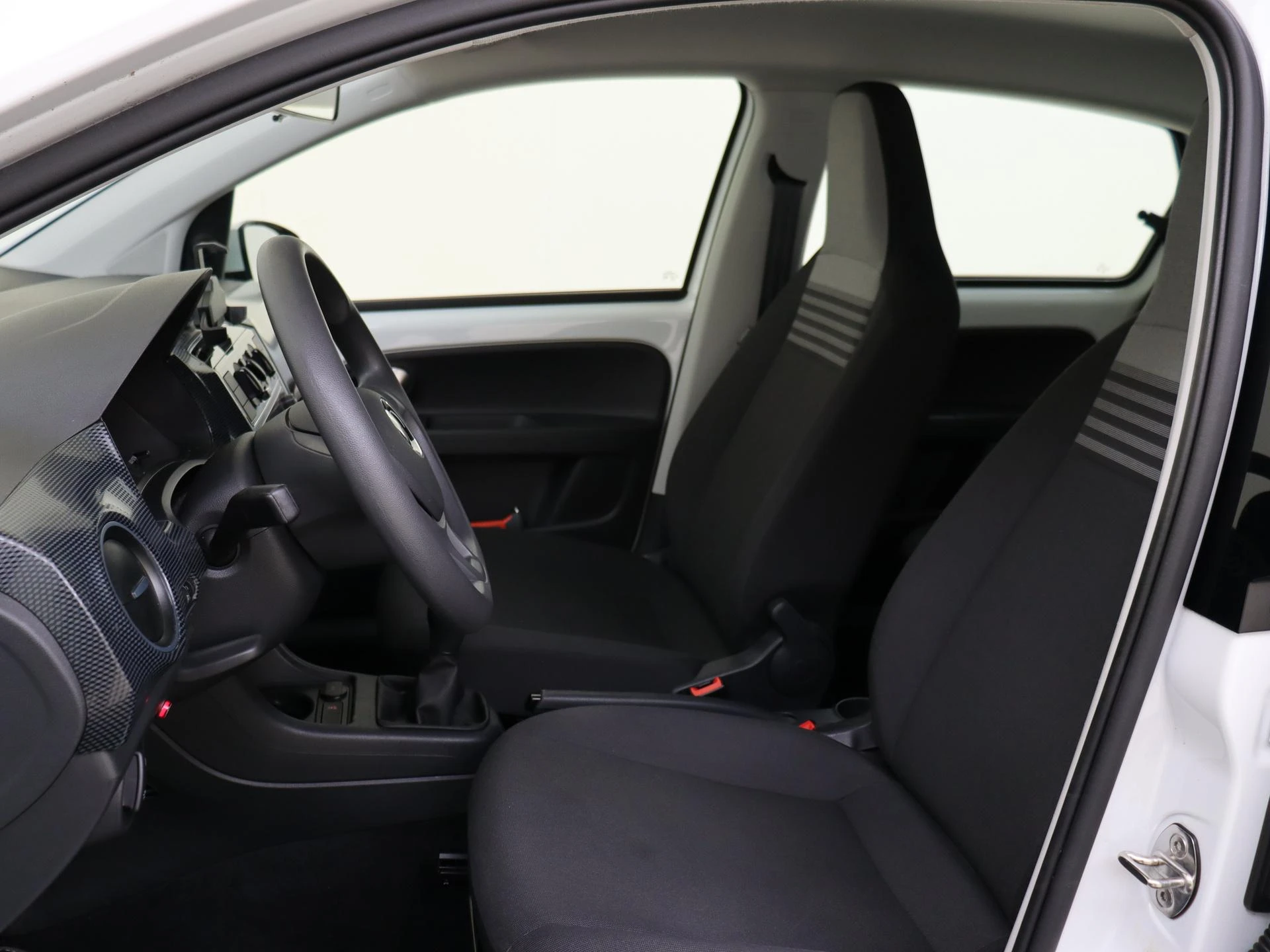Volkswagen-up!-image-12
