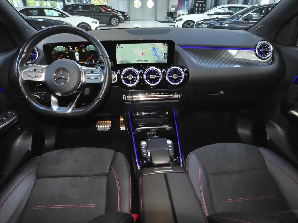 Mercedes-Benz-GLA 200 d-image-11