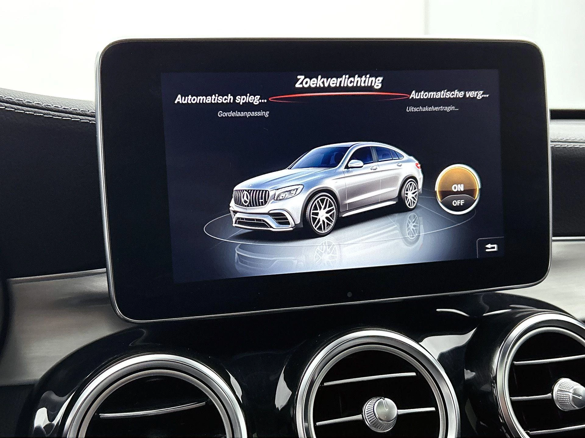 Mercedes-Benz-GLC-image-16