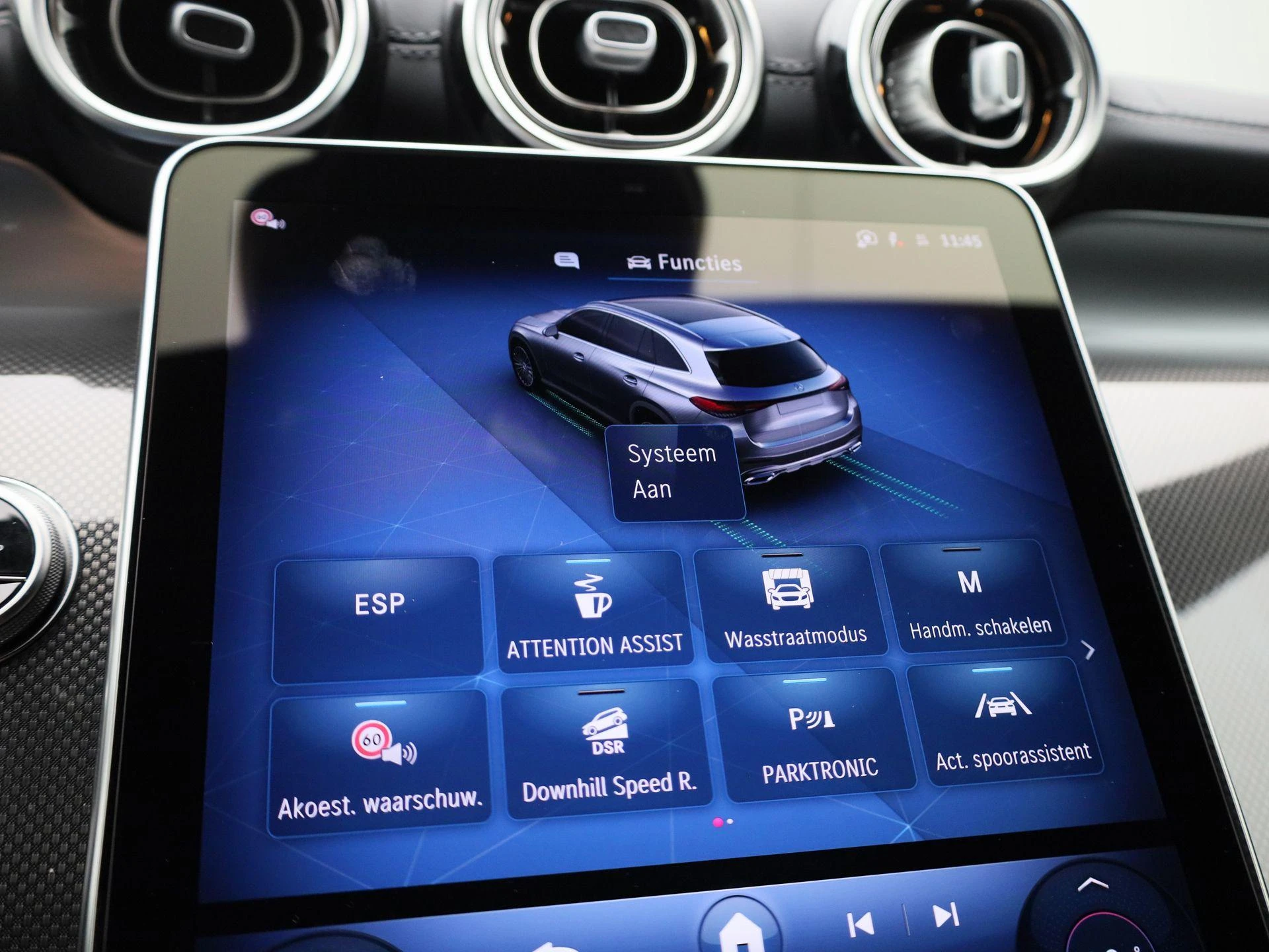 Mercedes-Benz-GLC-image-32