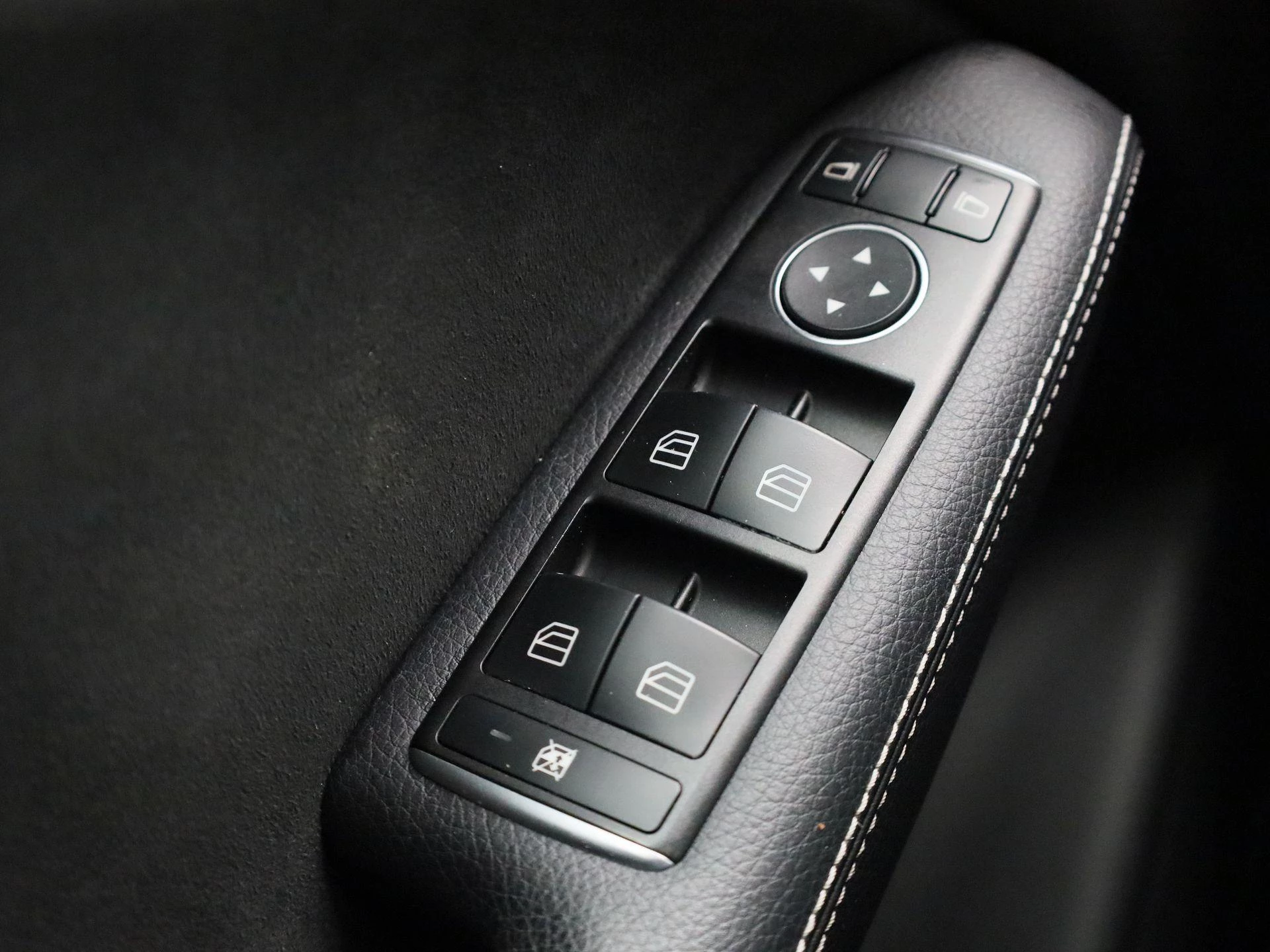 Mercedes-Benz-B-Klasse-image-32